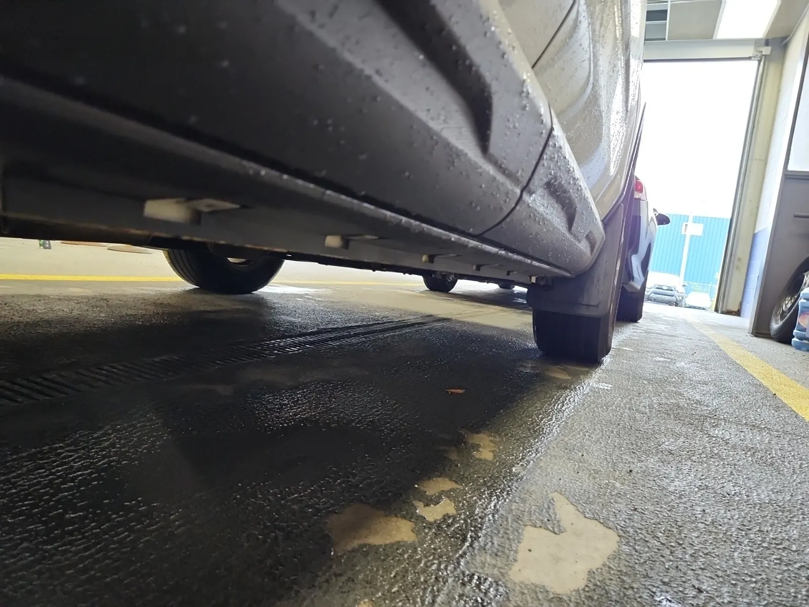 Undercarriage - Passenger Photo