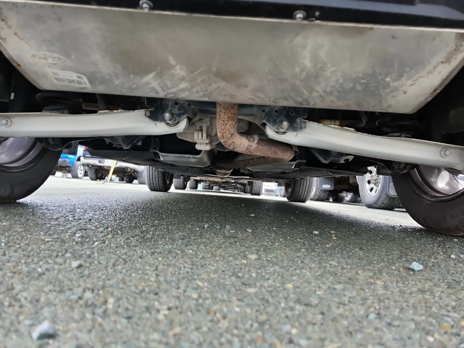 Undercarriage - Rear Photo