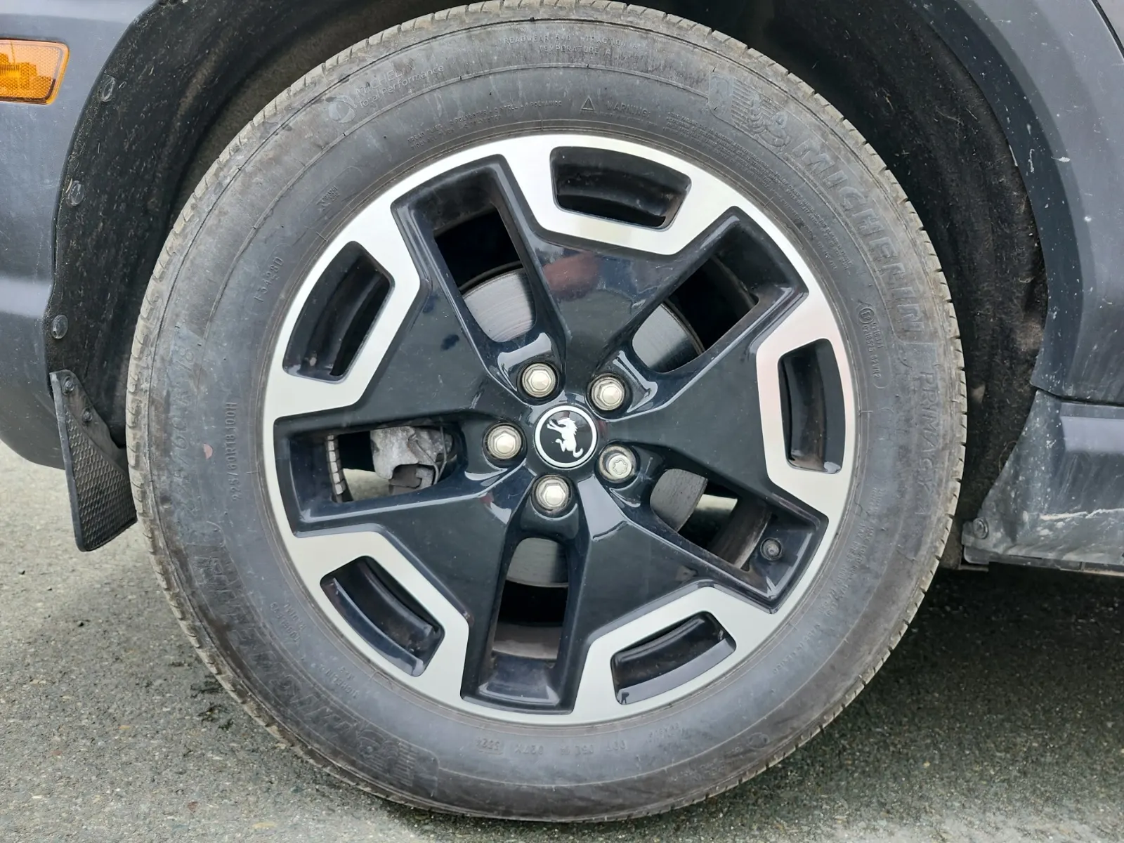 Front driver wheel/tire photo