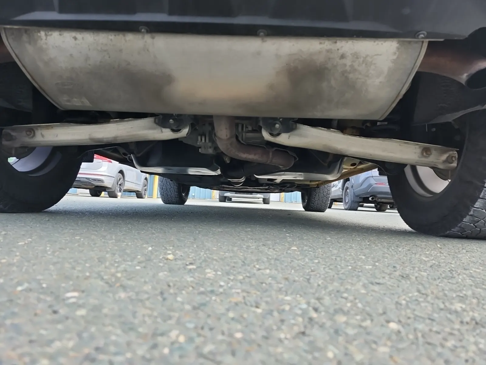 Undercarriage - Rear Photo