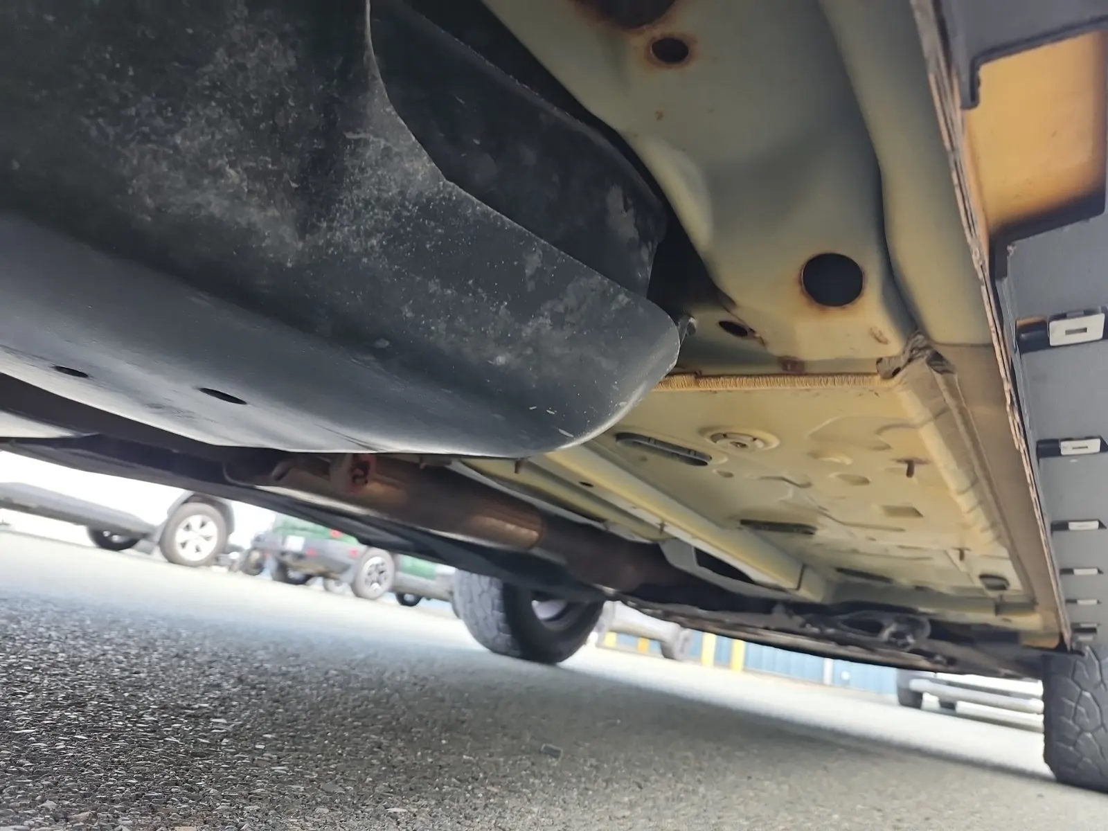 Undercarriage - Passenger Photo