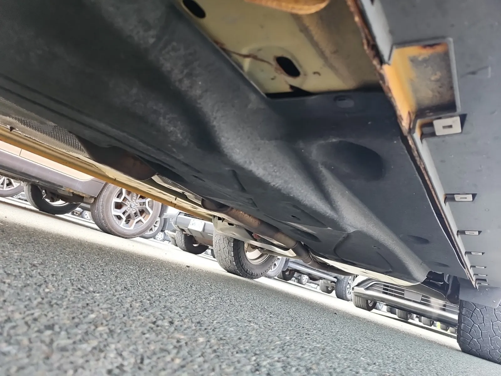 Undercarriage - Driver Photo