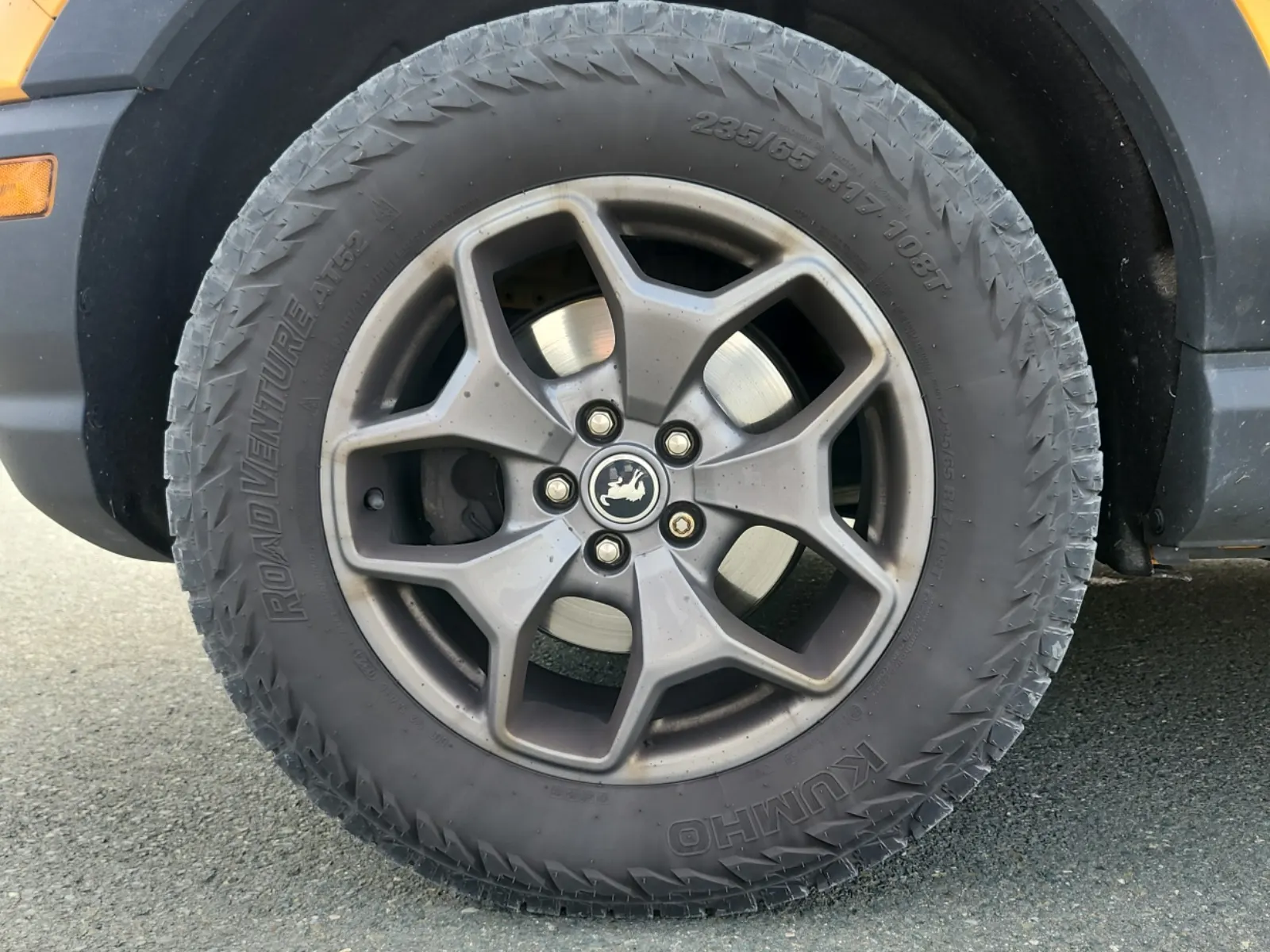Front driver wheel/tire photo