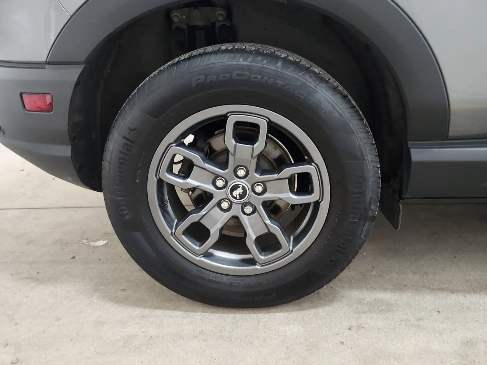 Right Rear Wheel/Tire Photo