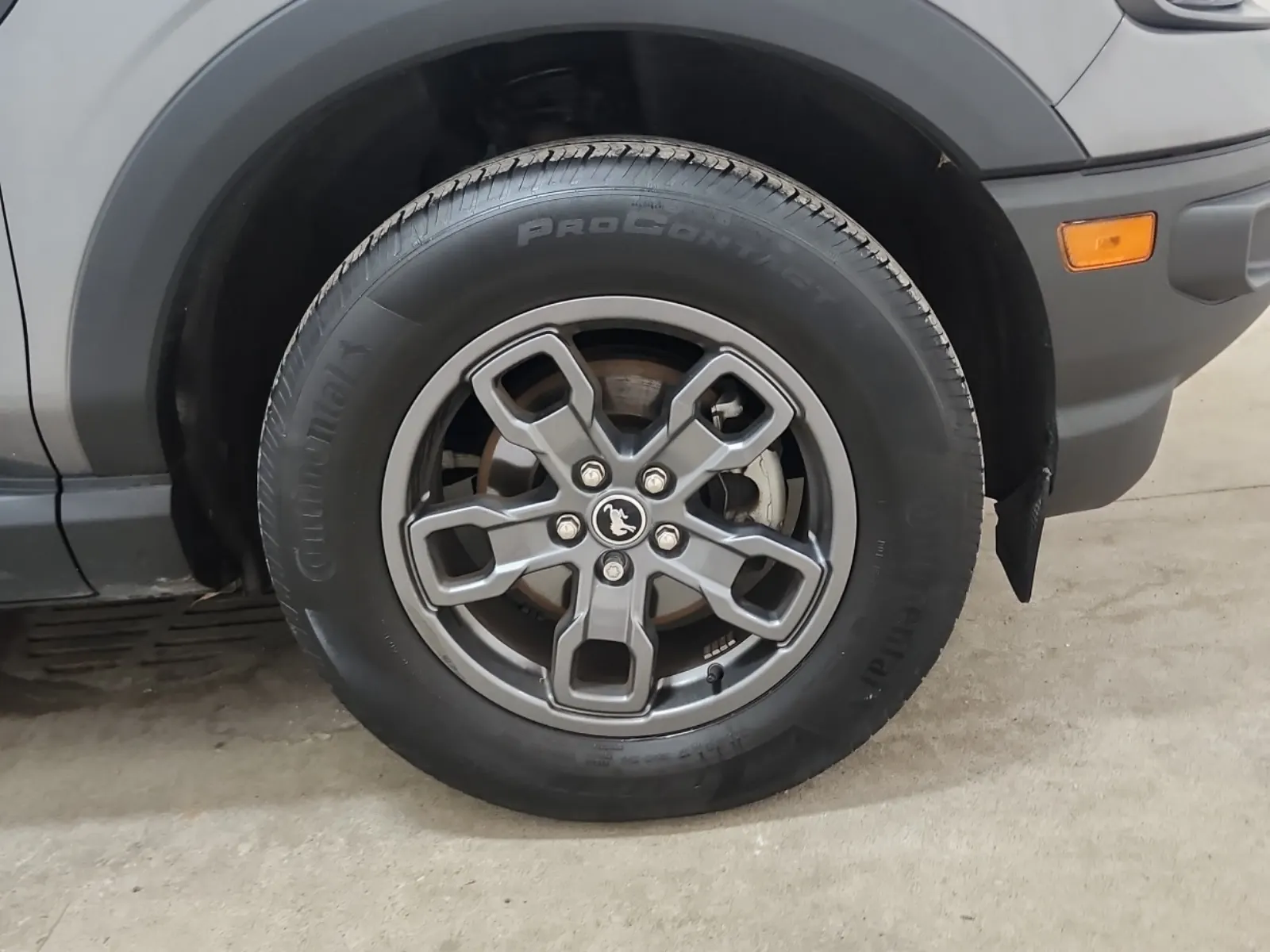 Right Front Wheel/Tire Photo