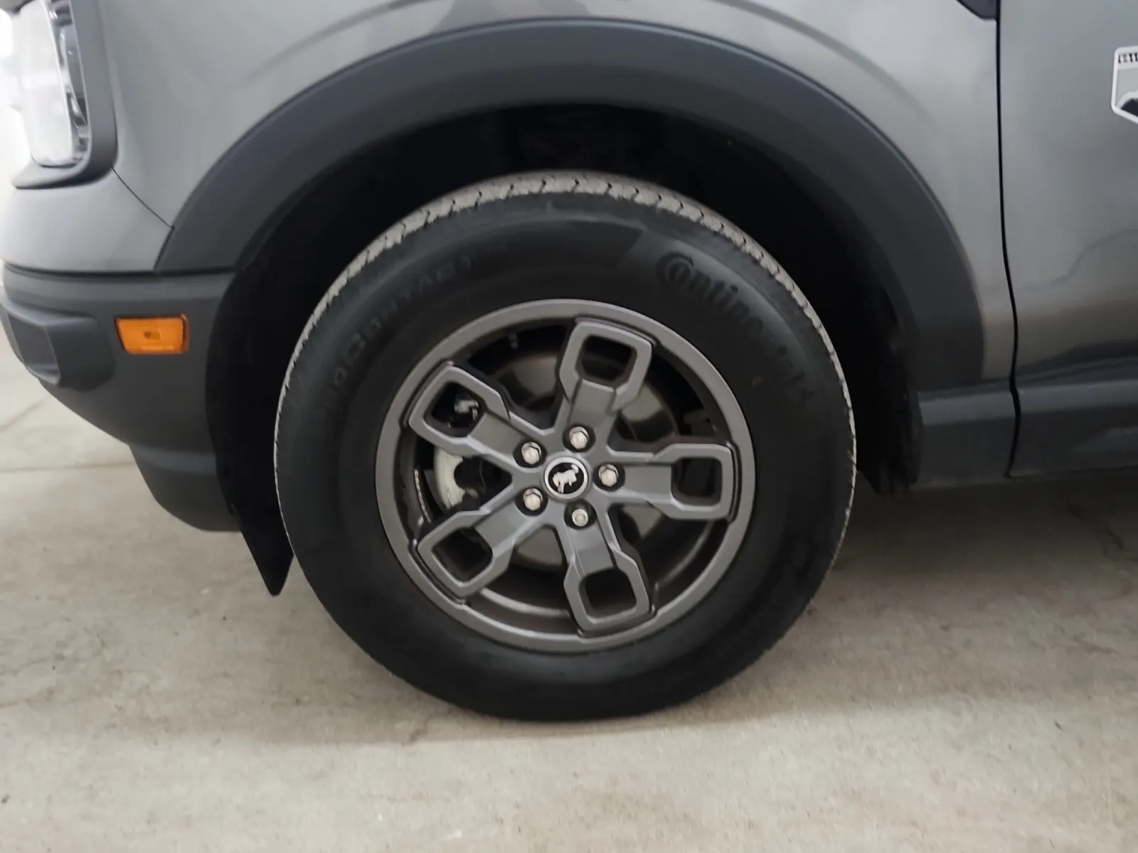 Front driver wheel/tire photo