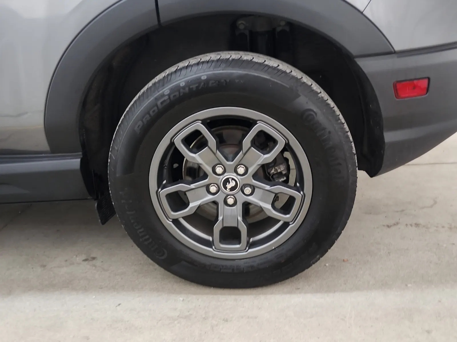 Left Rear Wheel/Tire Photo