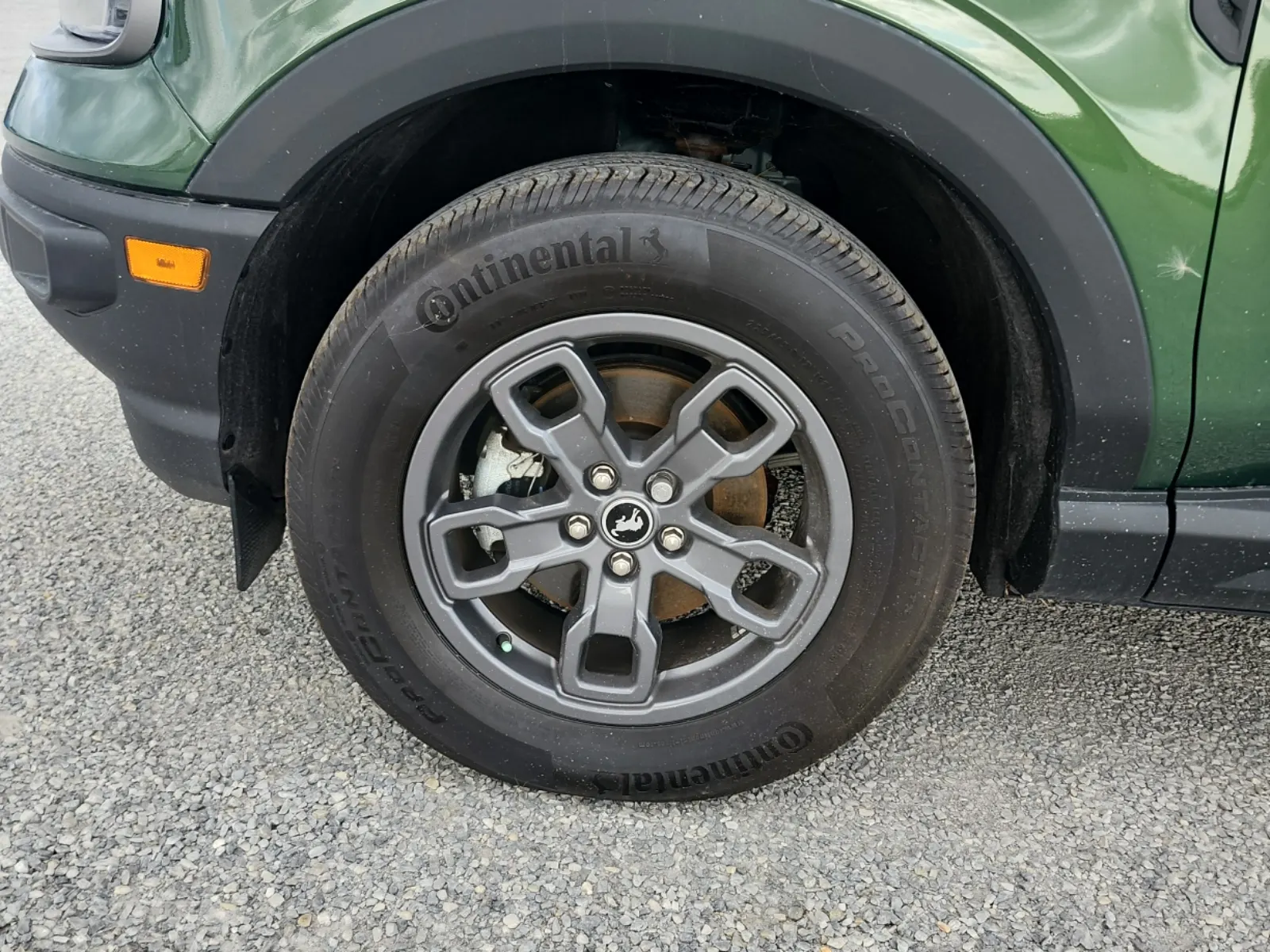 Front driver wheel/tire photo