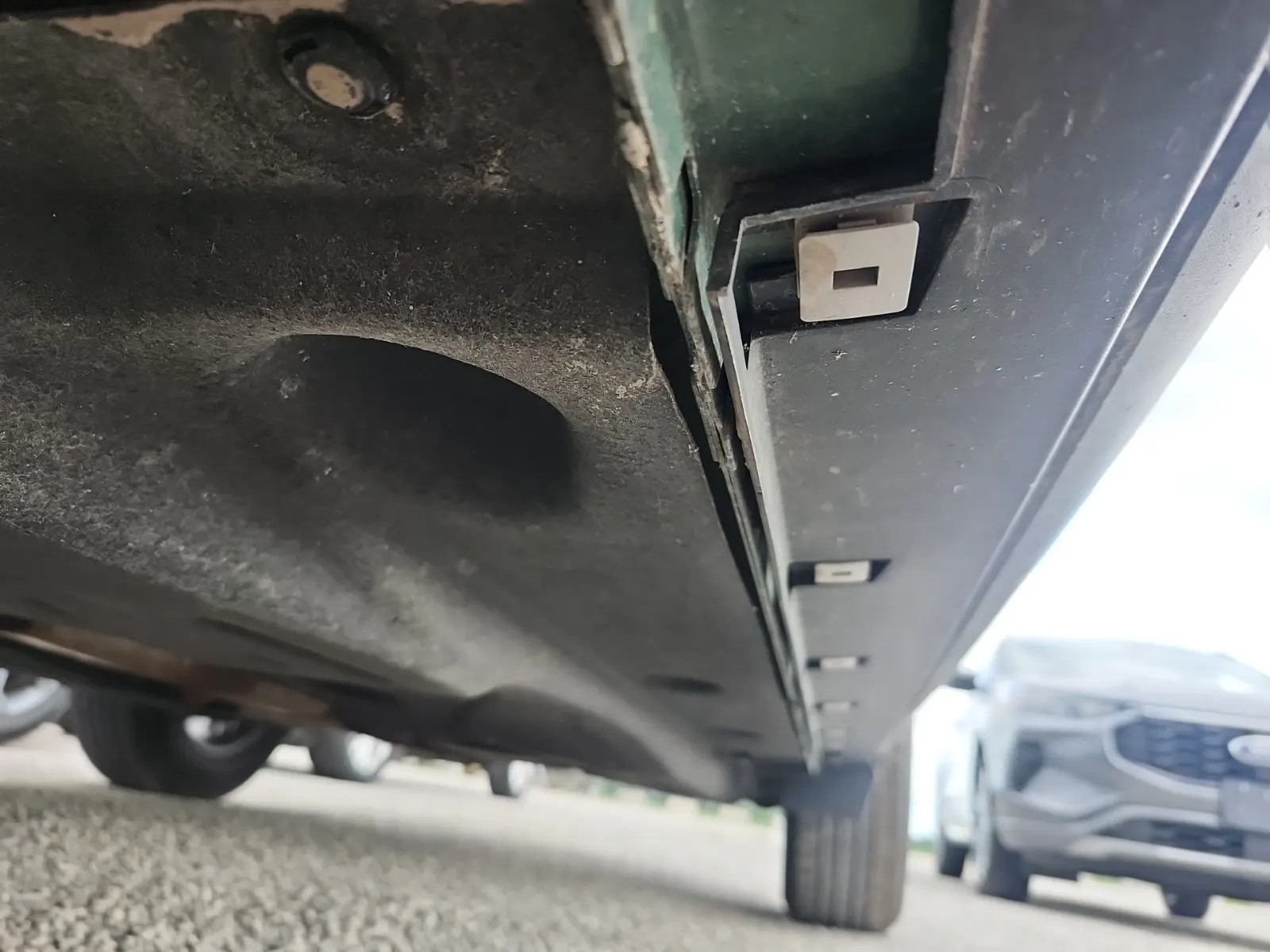 Undercarriage - Driver Photo