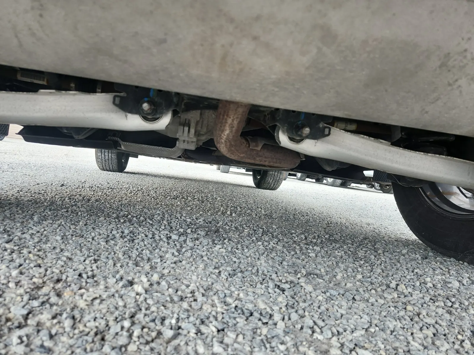 Undercarriage - Rear Photo