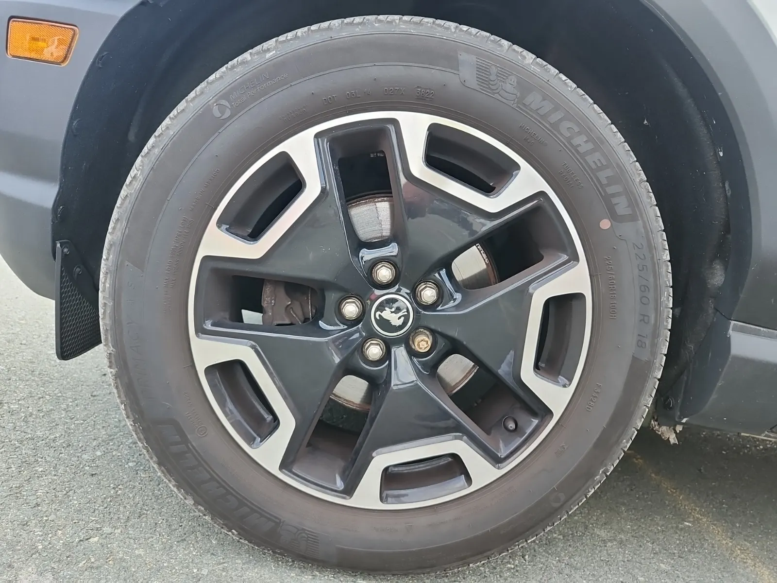 Front driver wheel/tire photo