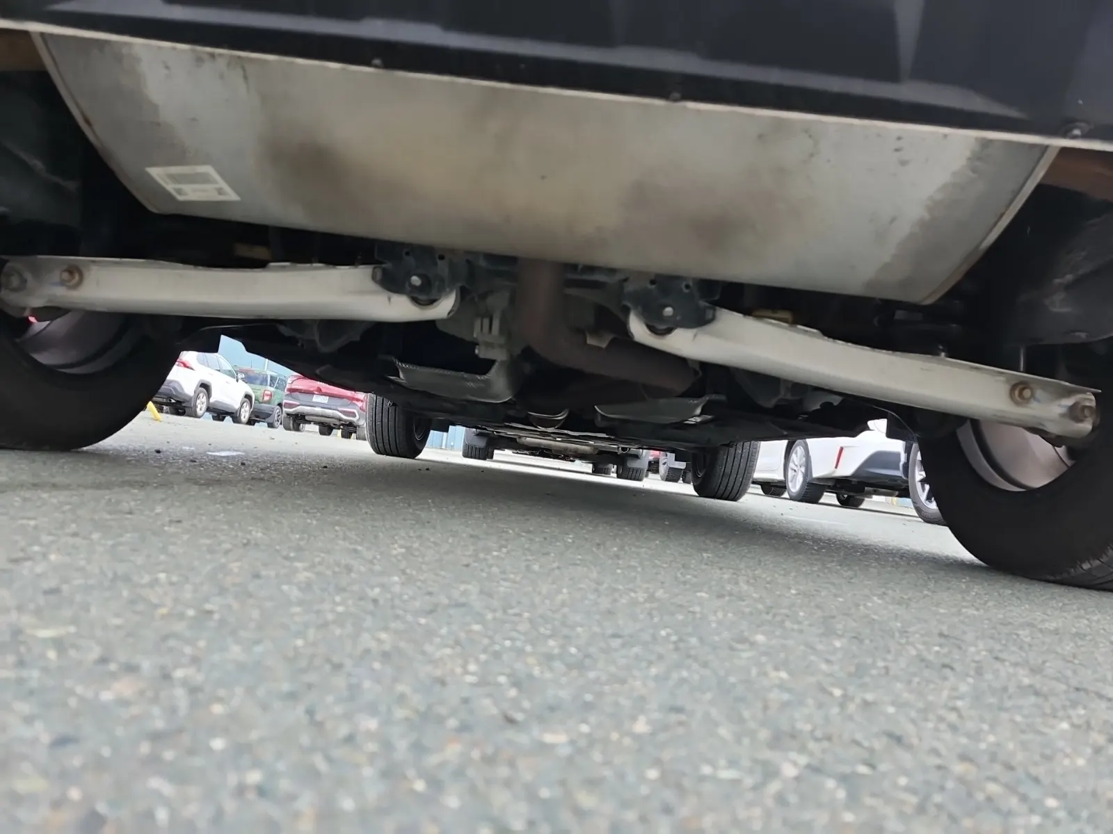 Undercarriage - Rear Photo