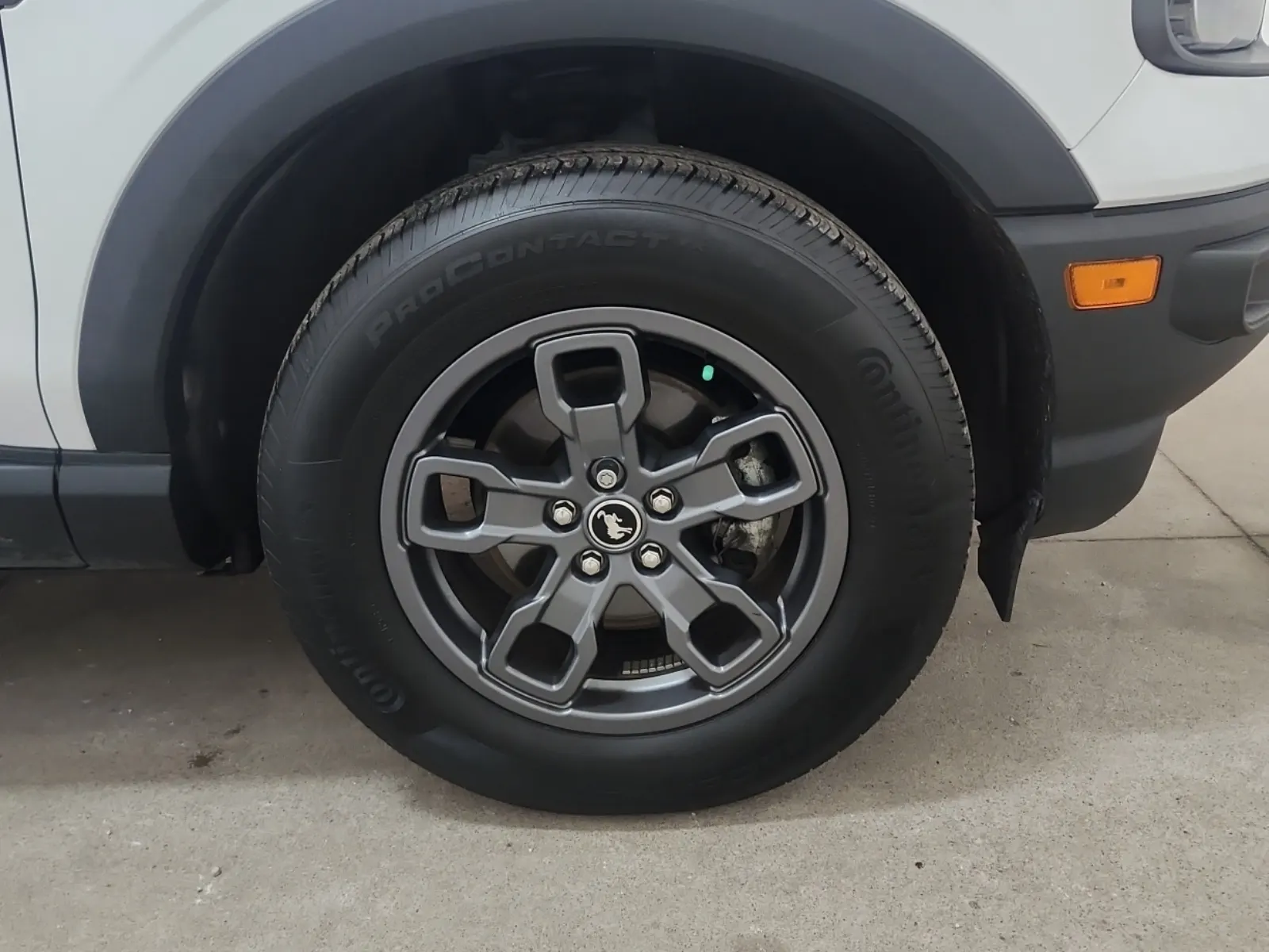 Right Front Wheel/Tire Photo