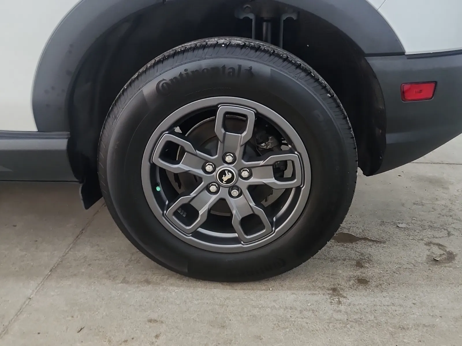 Left Rear Wheel/Tire Photo