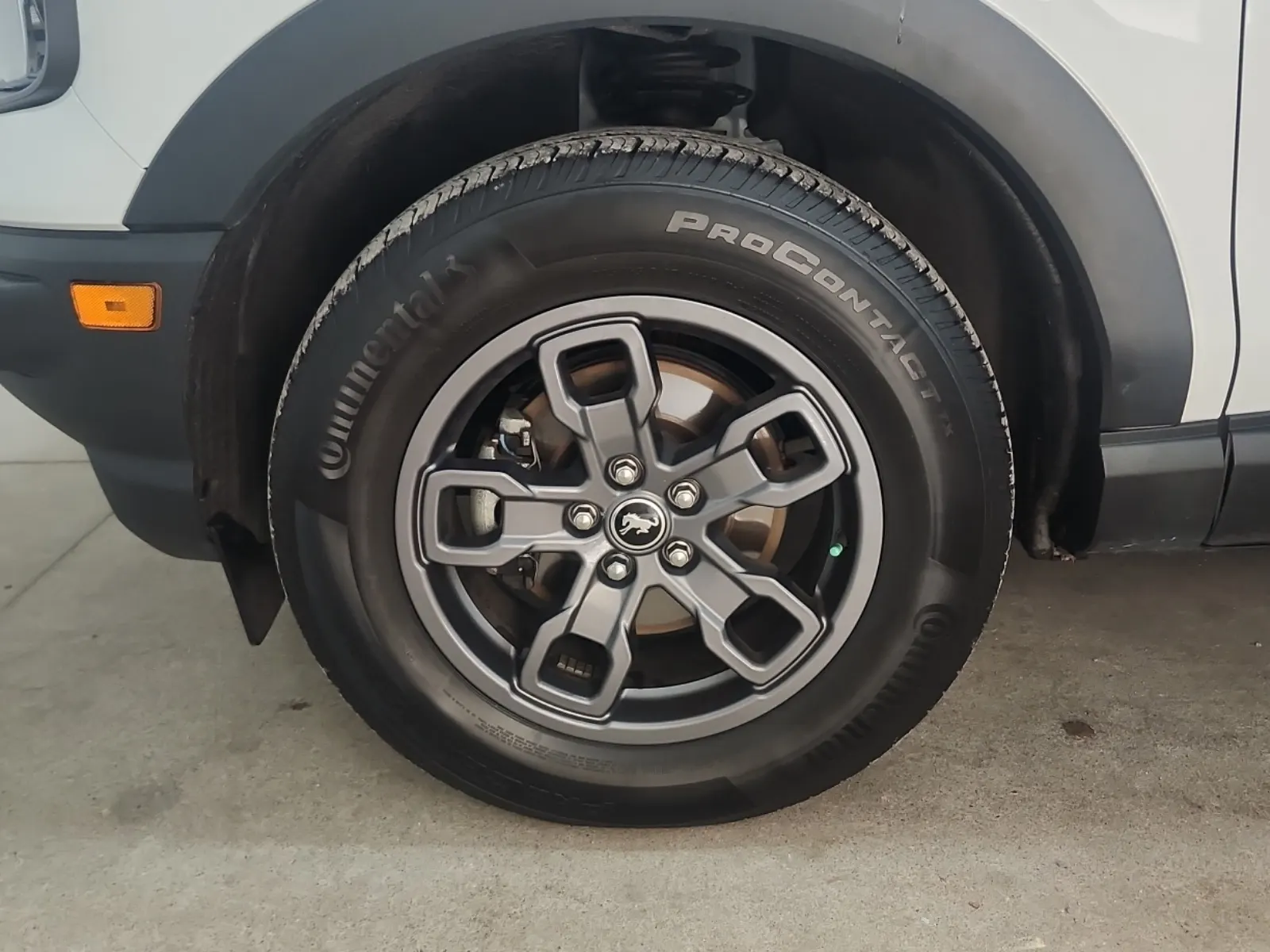 Front driver wheel/tire photo