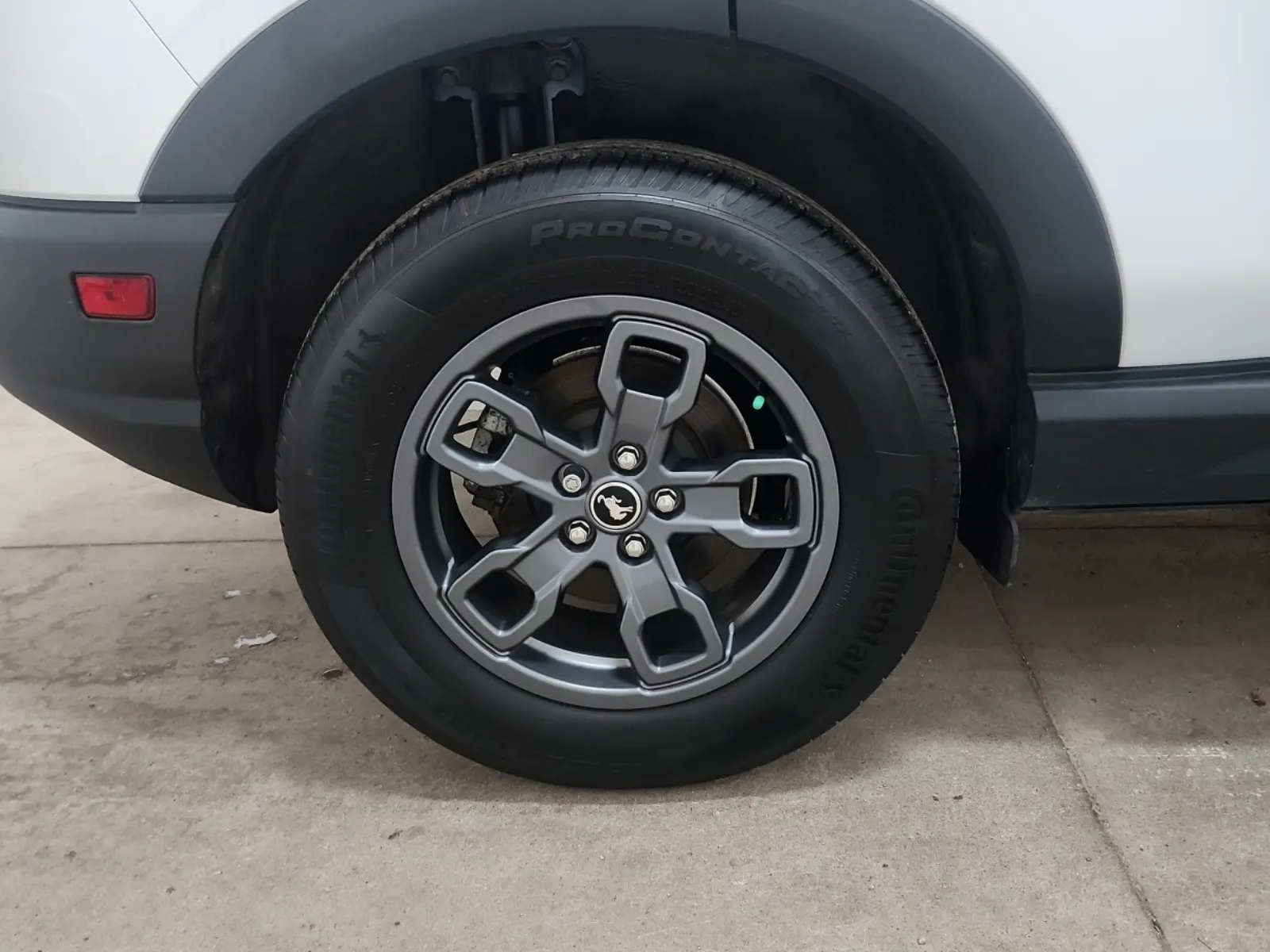 Right Rear Wheel/Tire Photo