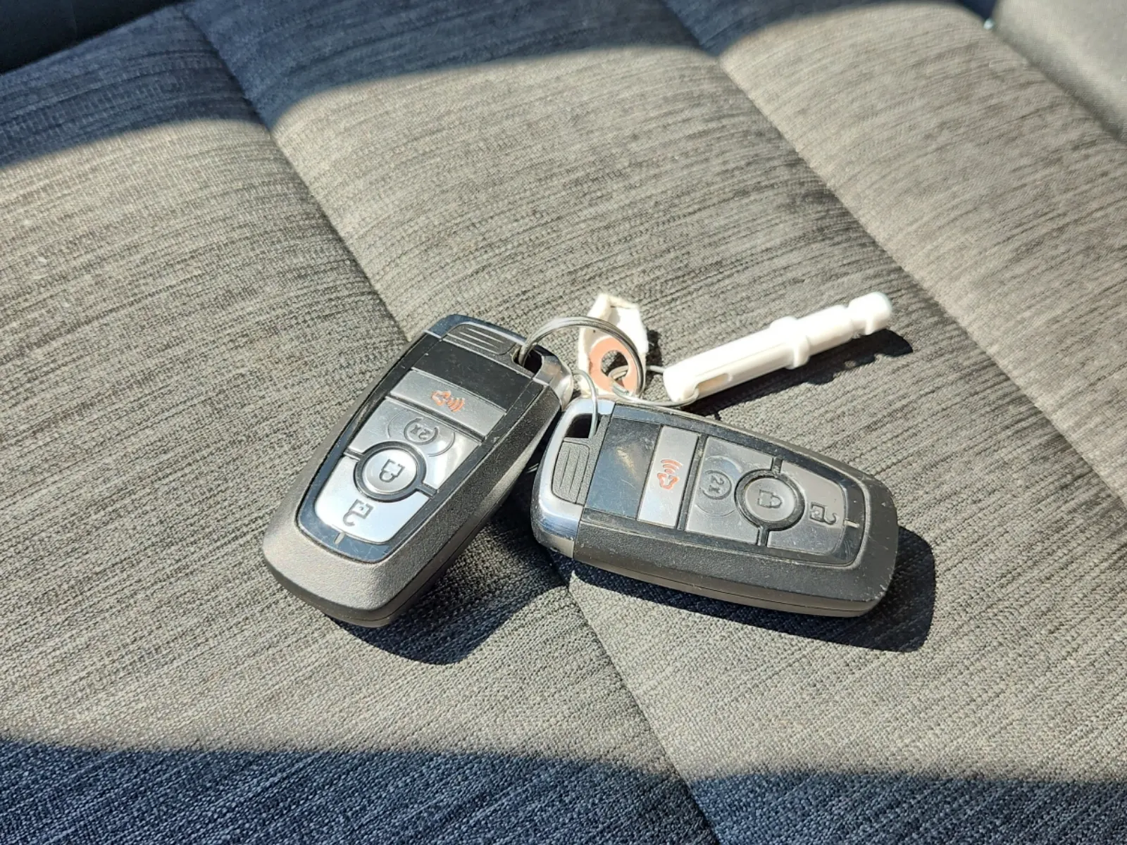 Keys/Fobs/Manual Photo