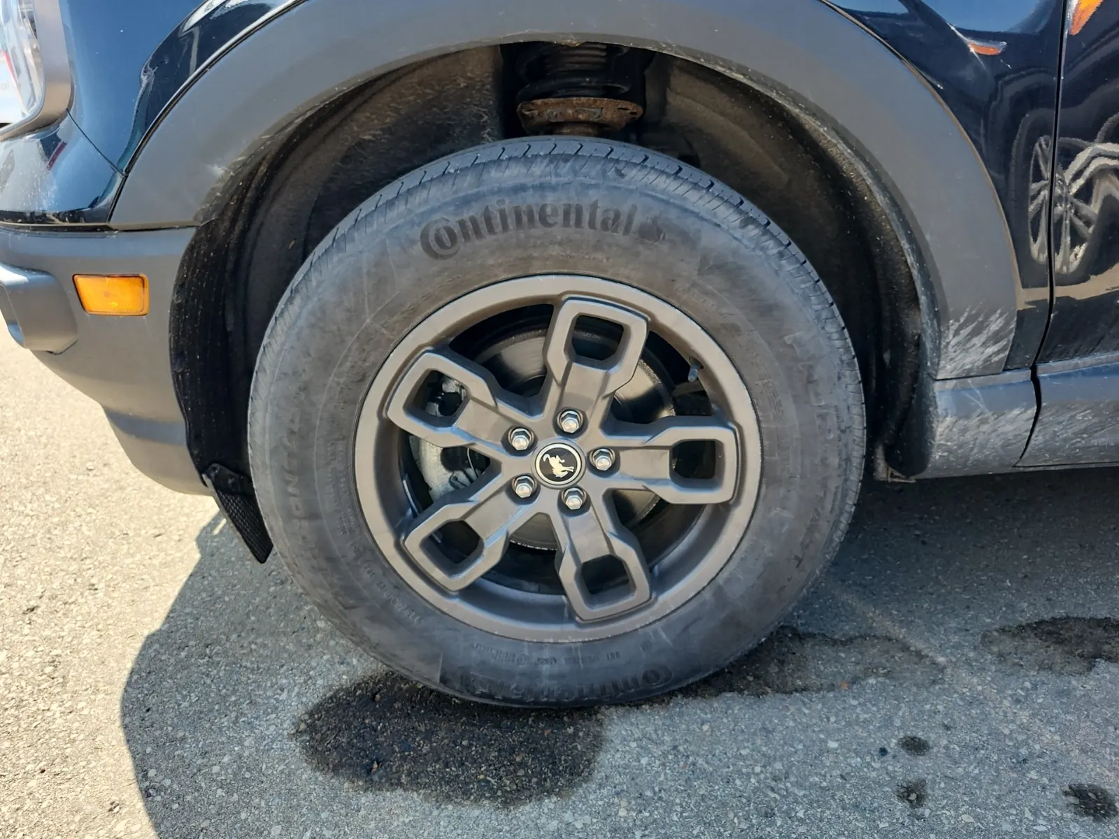 Front driver wheel/tire photo
