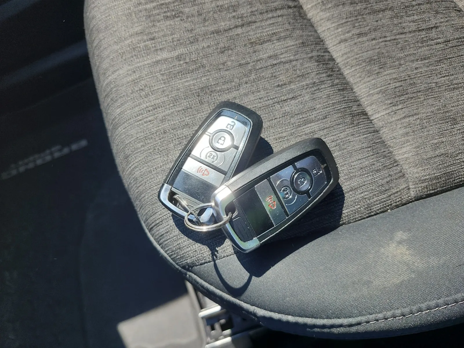 Keys/Fobs/Manual Photo