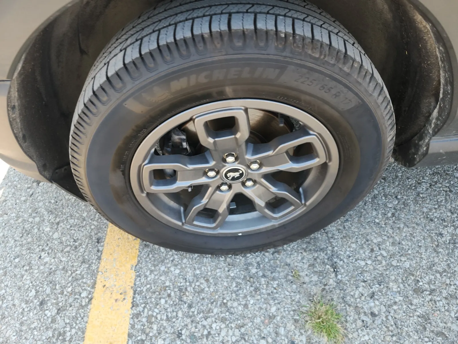 Front driver wheel/tire photo