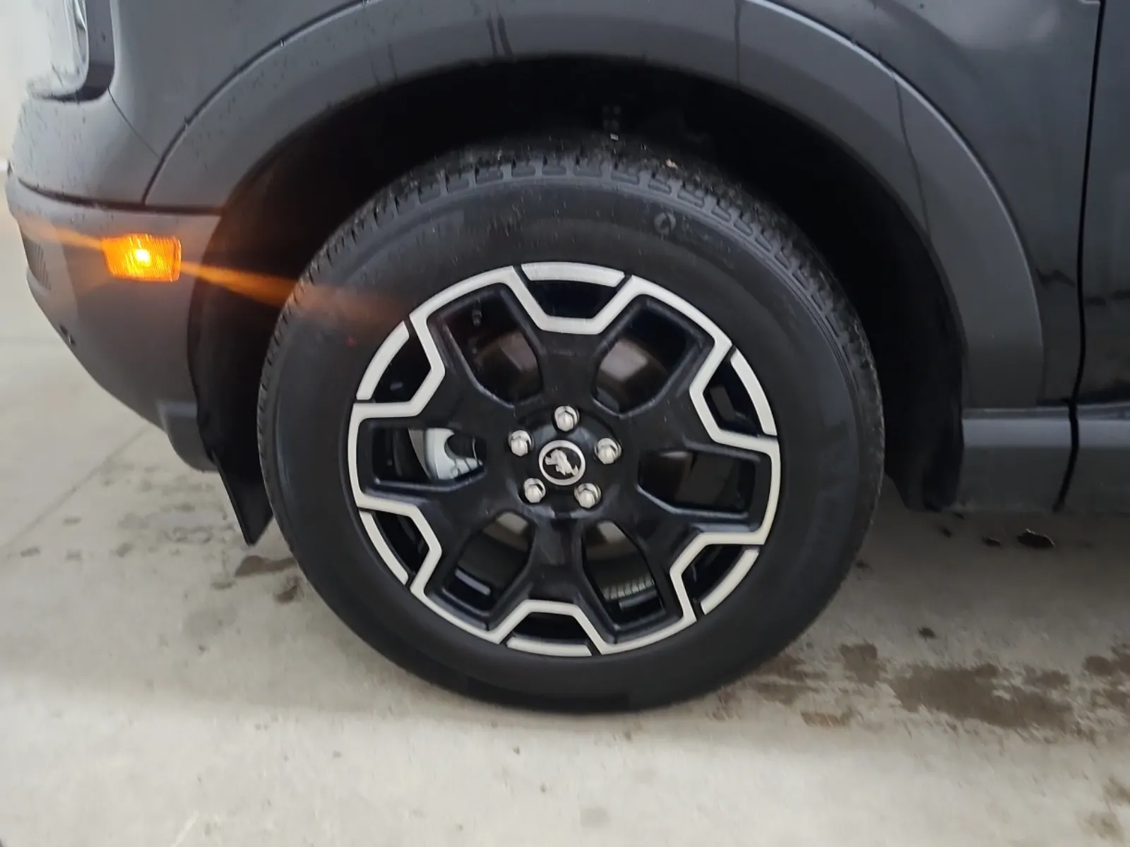 Front driver wheel/tire photo