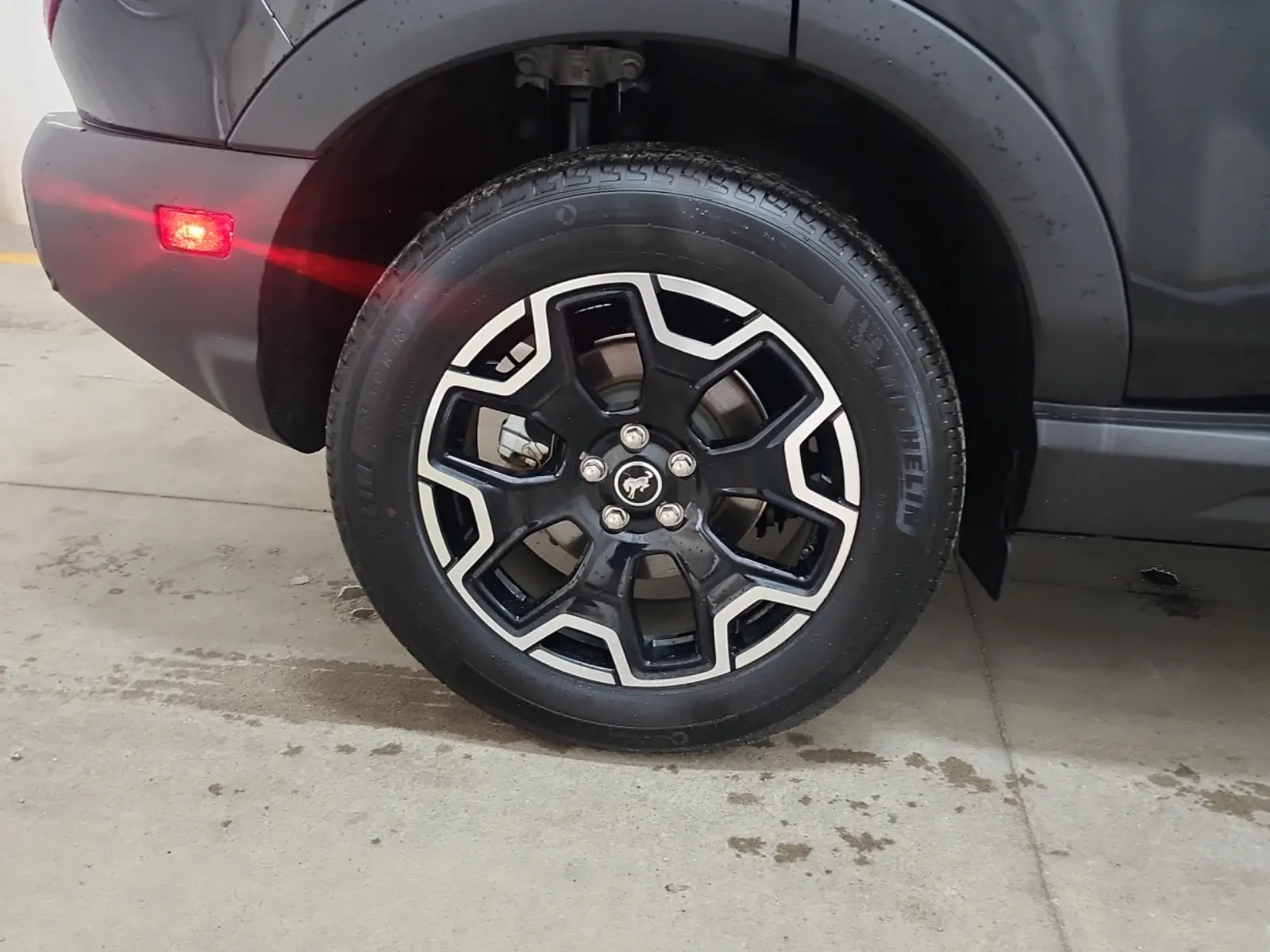Right Rear Wheel/Tire Photo