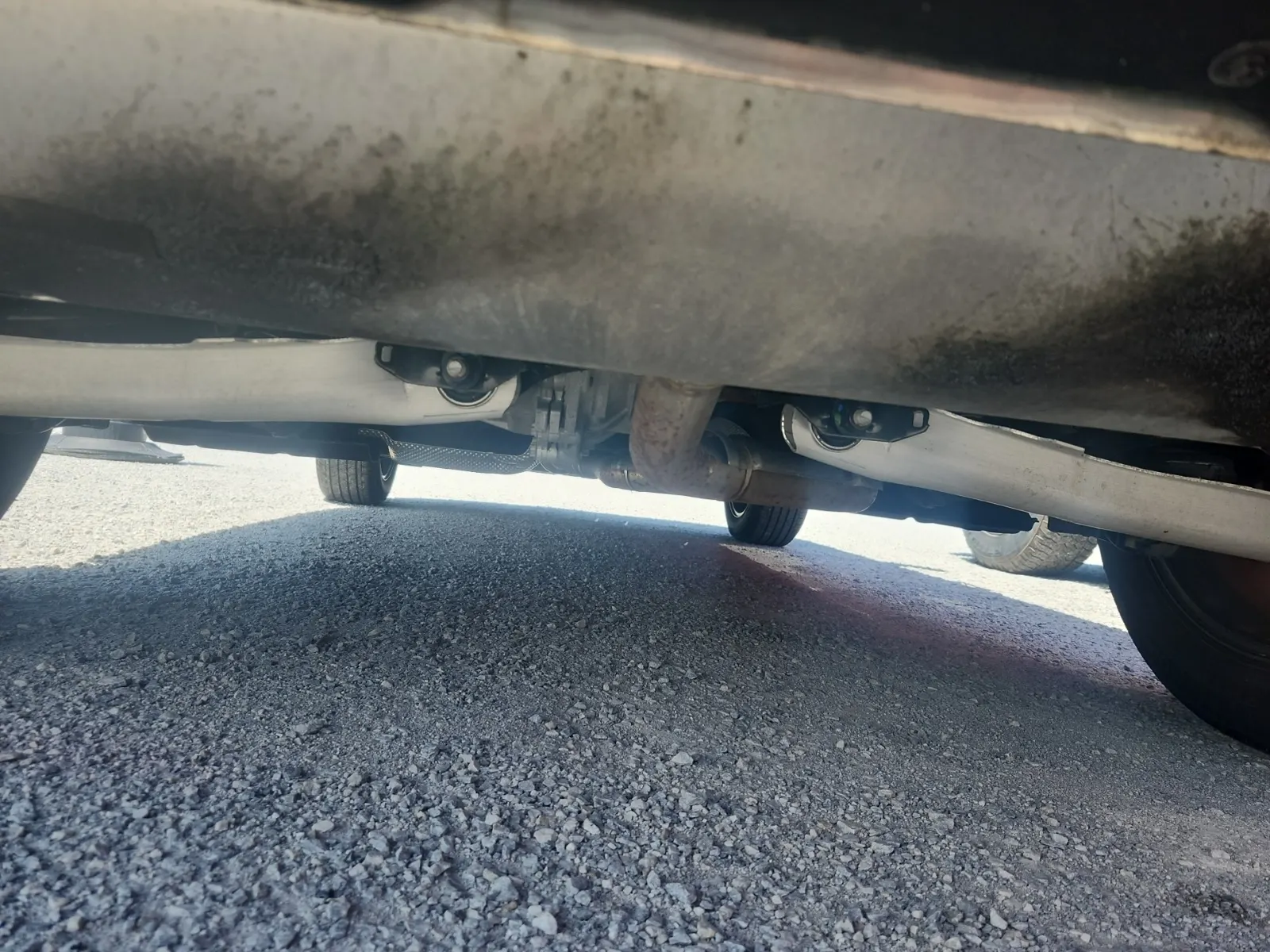 Undercarriage - Rear Photo