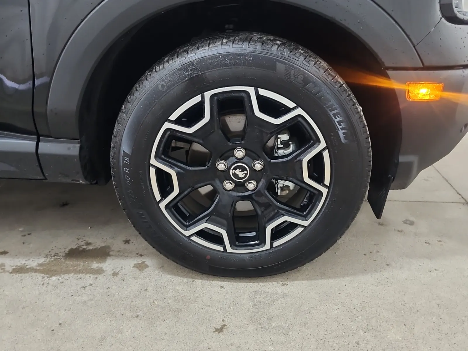 Right Front Wheel/Tire Photo