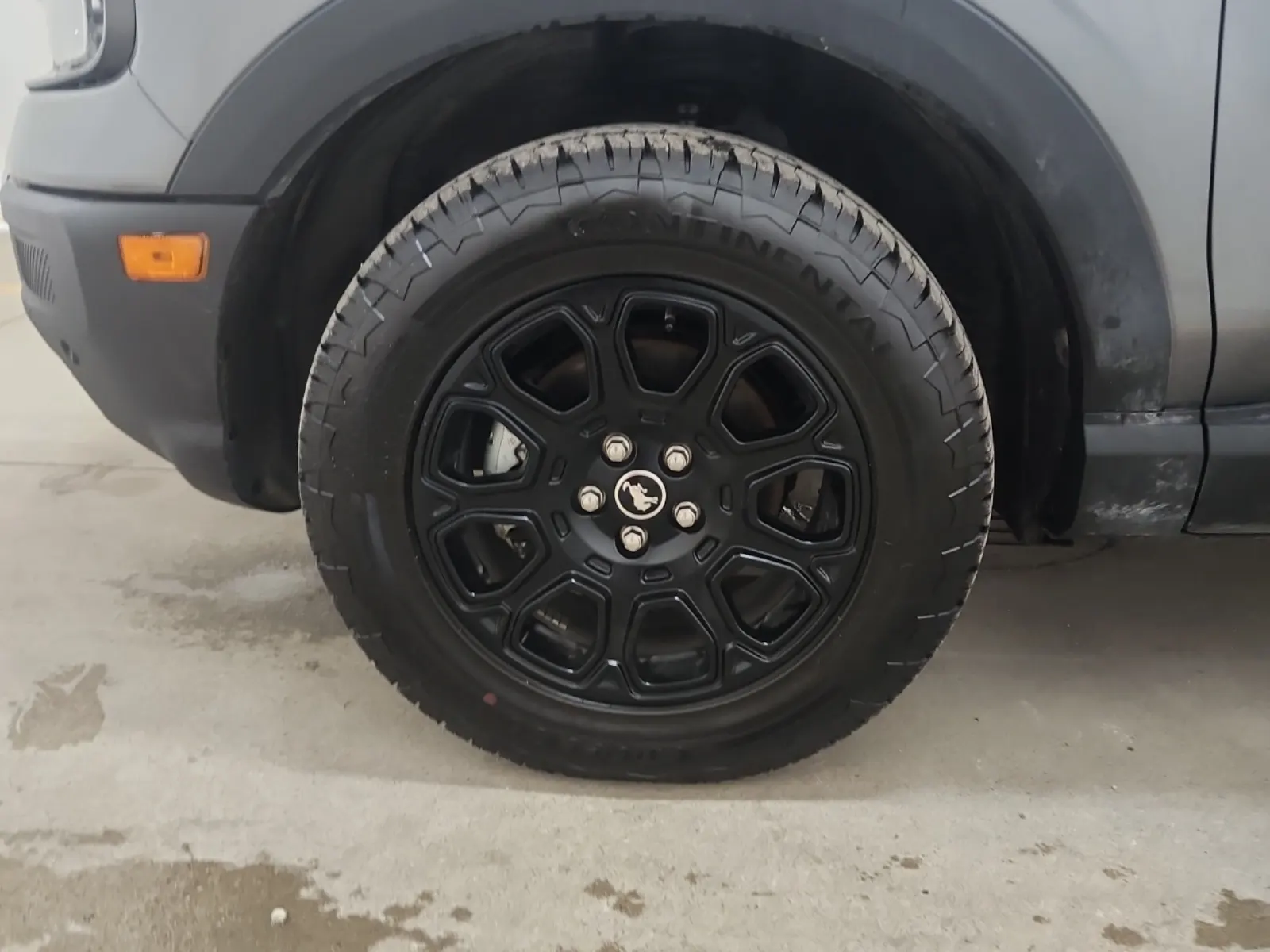Front driver wheel/tire photo