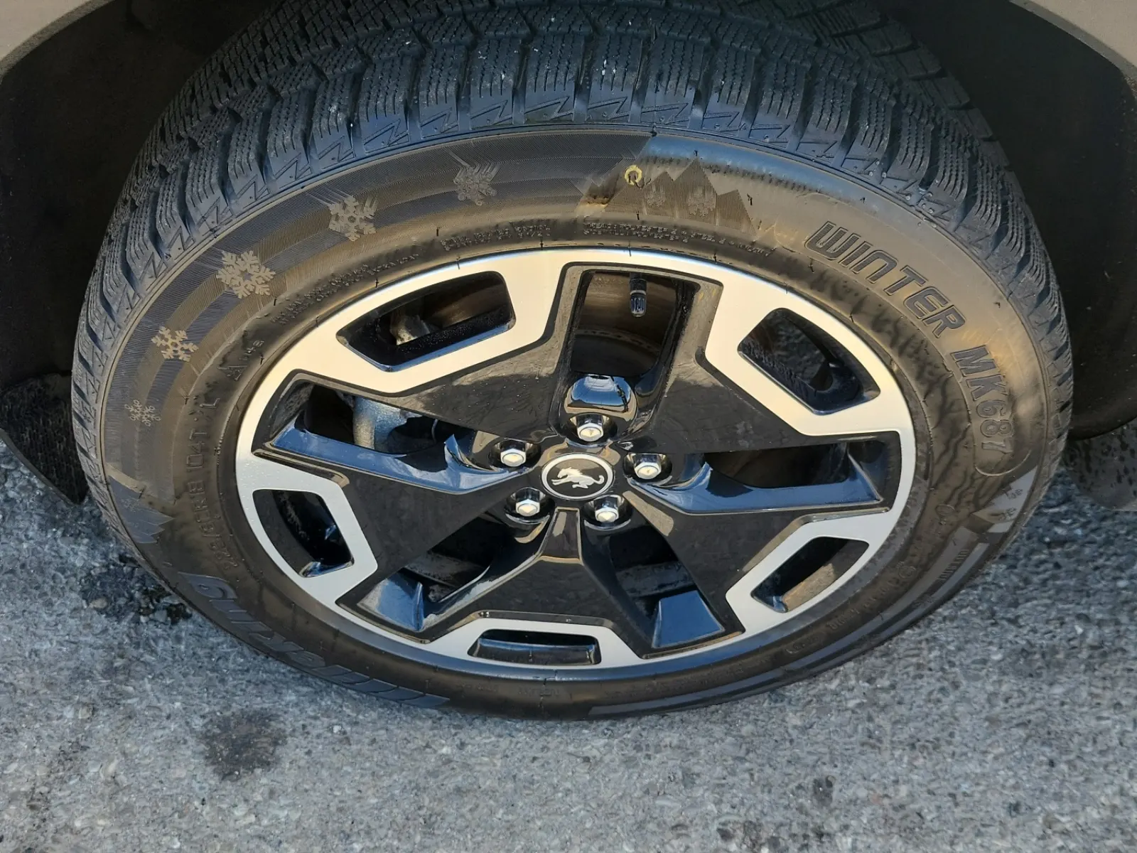 Front driver wheel/tire photo