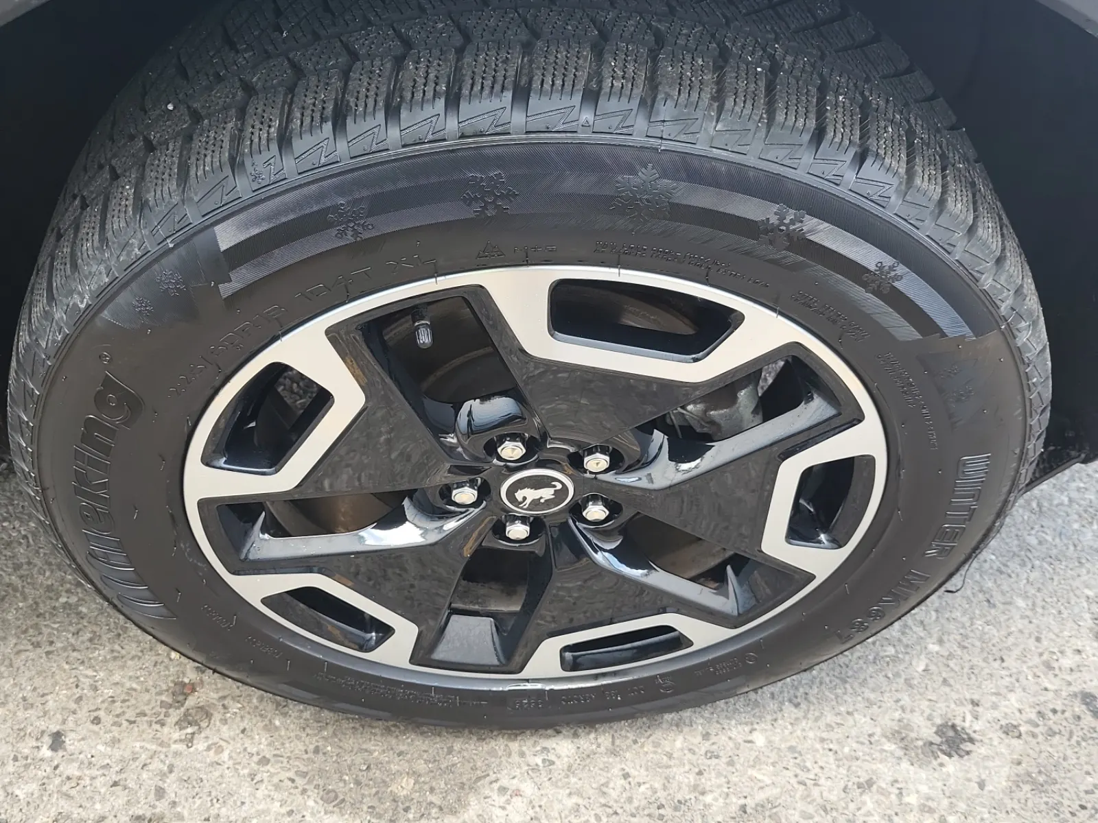 Right Front Wheel/Tire Photo