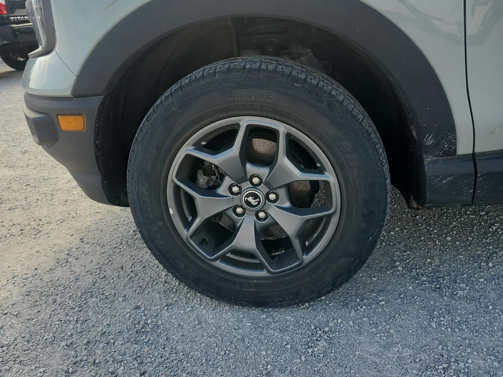 Front driver wheel/tire photo