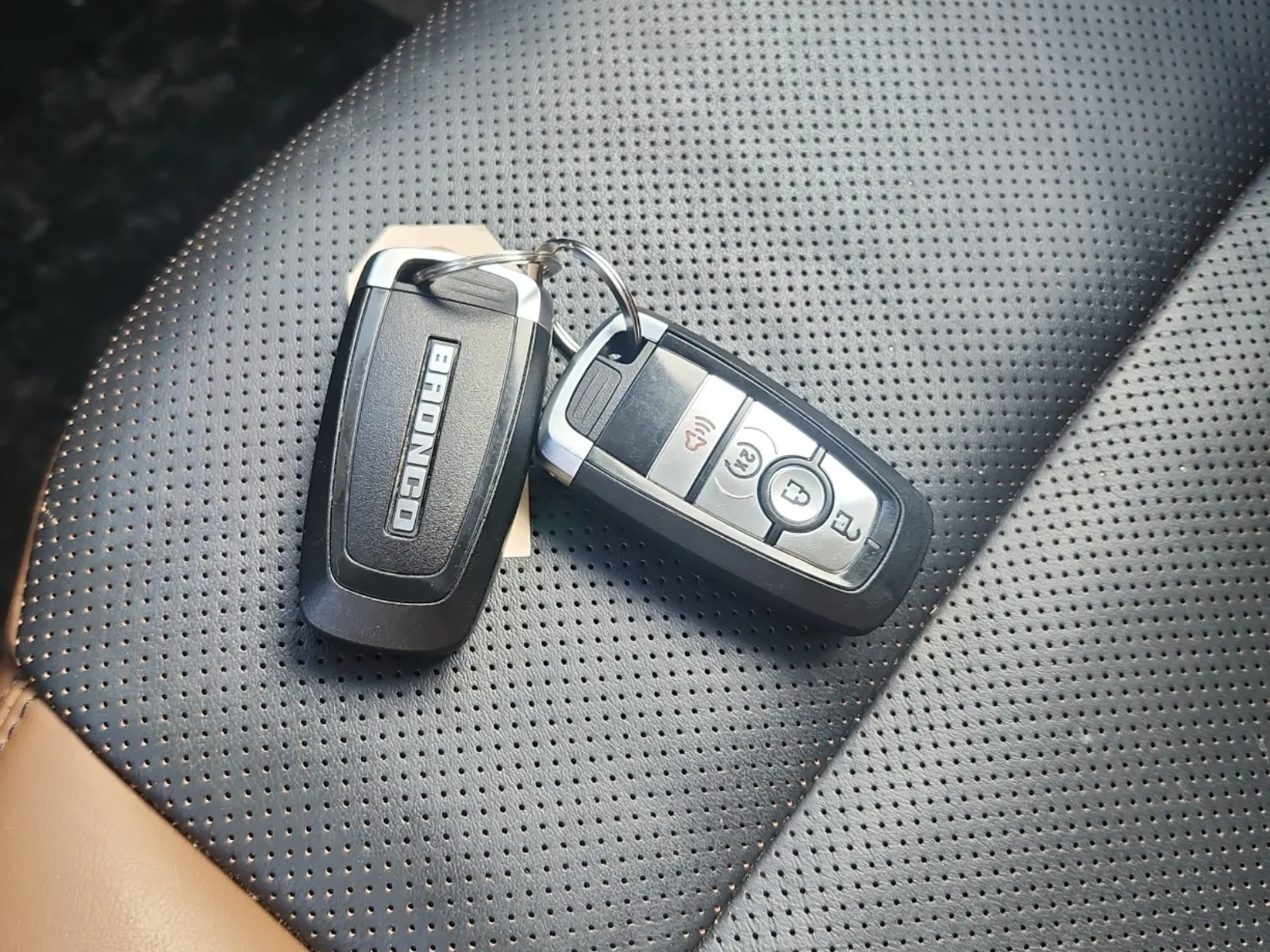 Keys/Fobs/Manual Photo