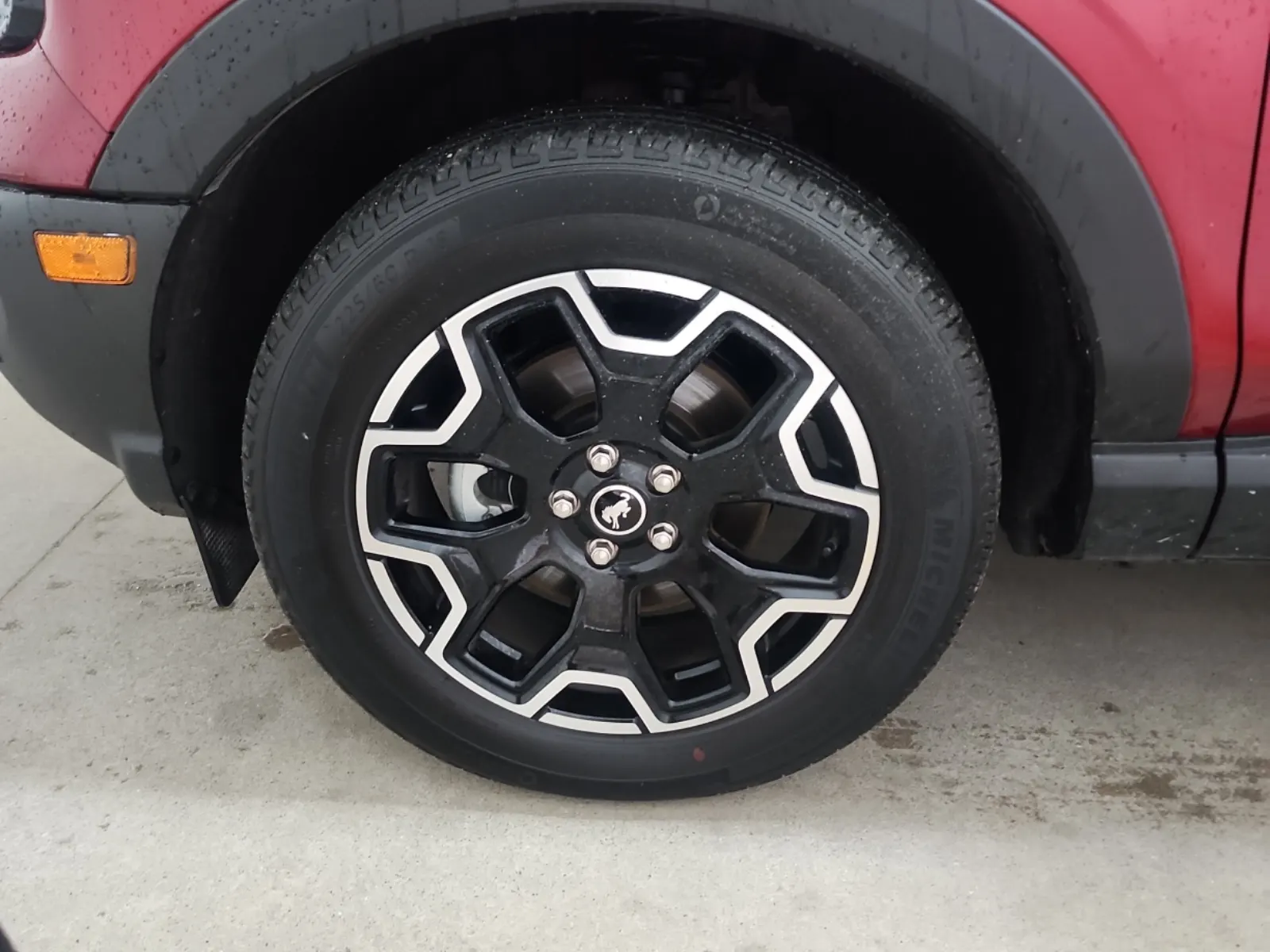 Front driver wheel/tire photo