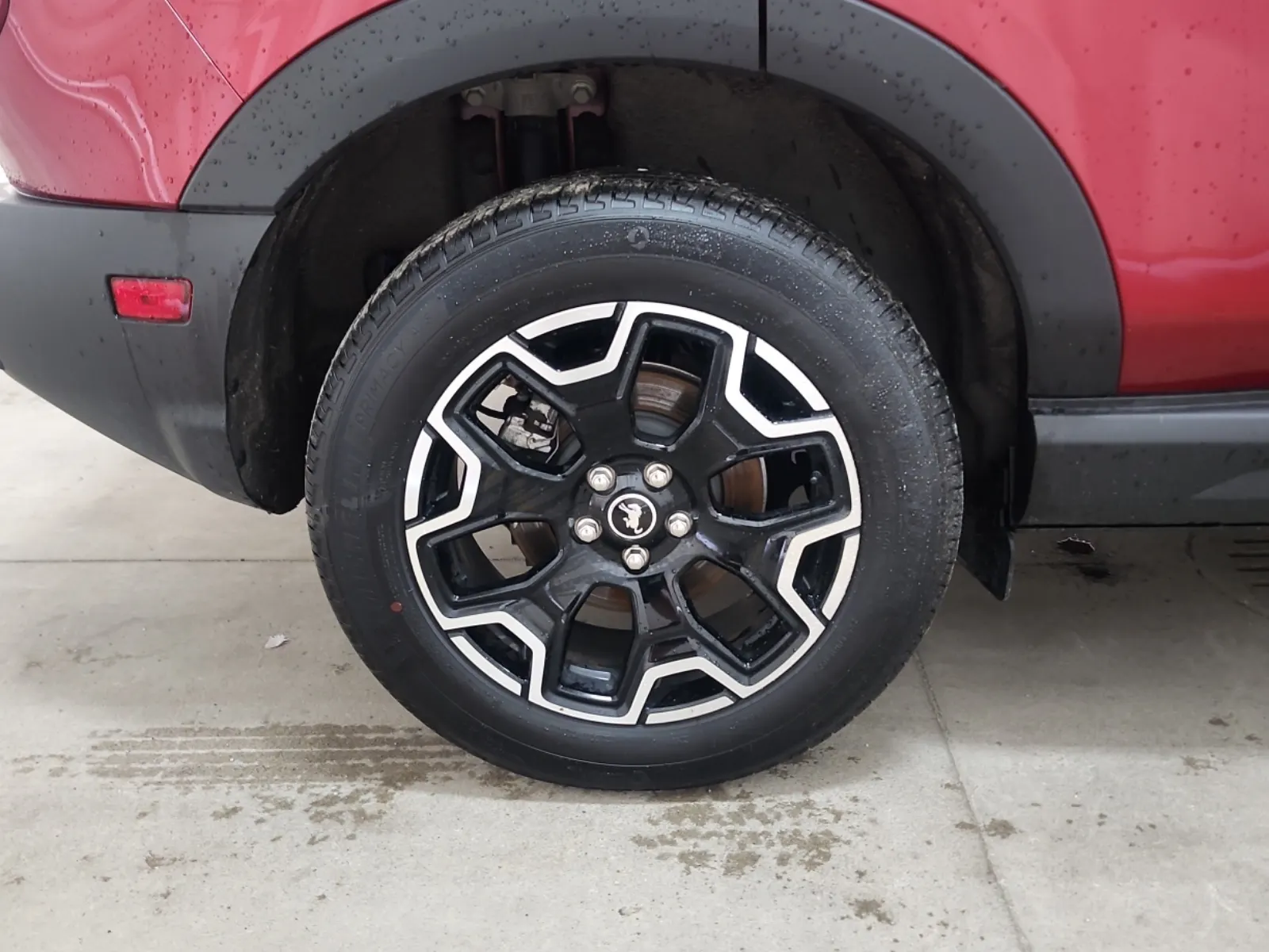 Right Rear Wheel/Tire Photo