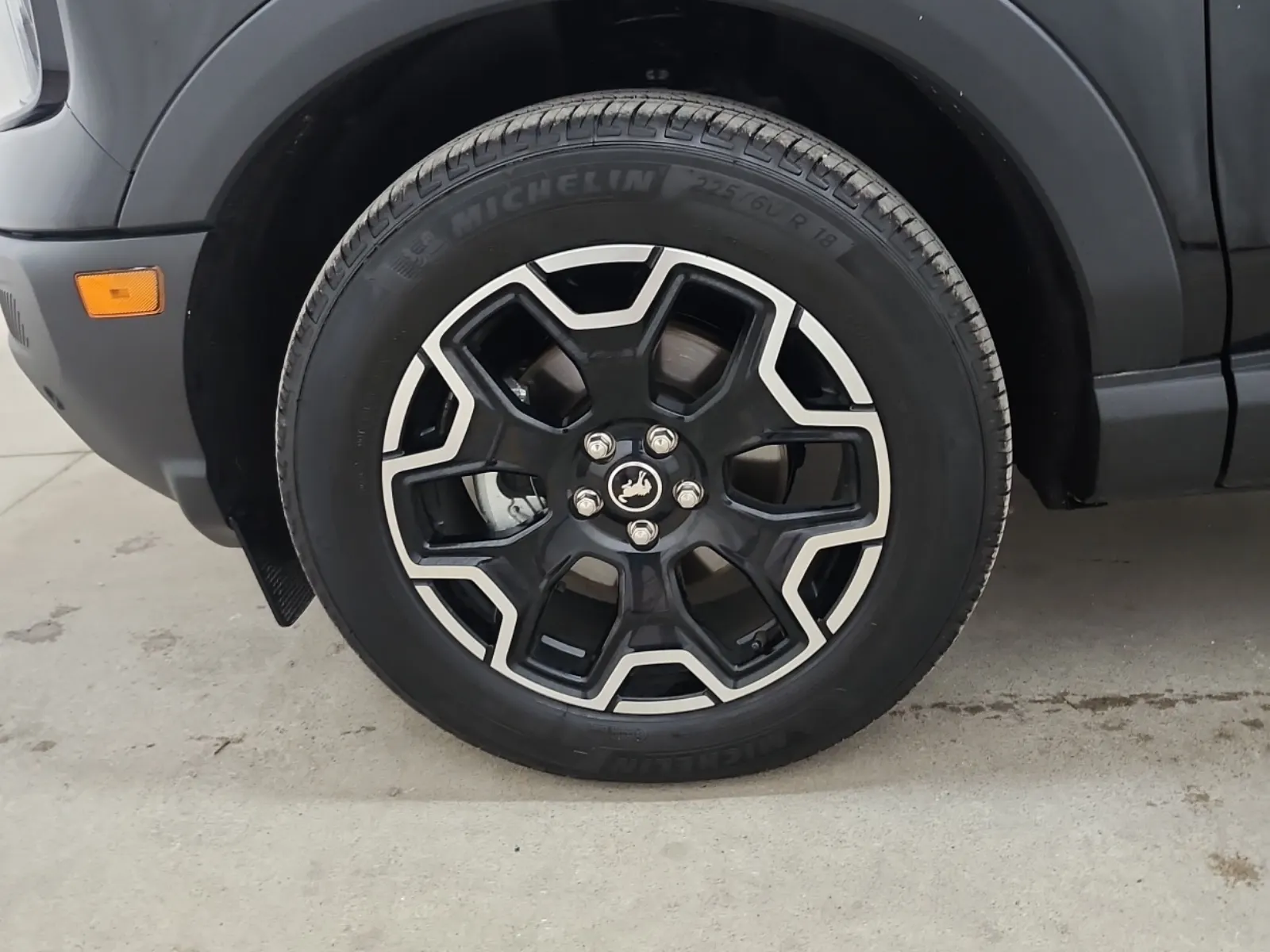 Front driver wheel/tire photo