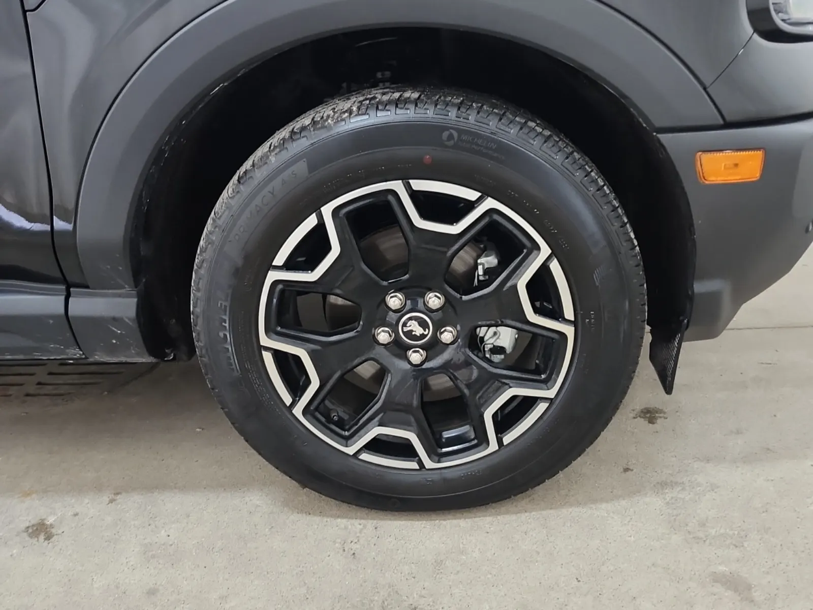 Right Front Wheel/Tire Photo