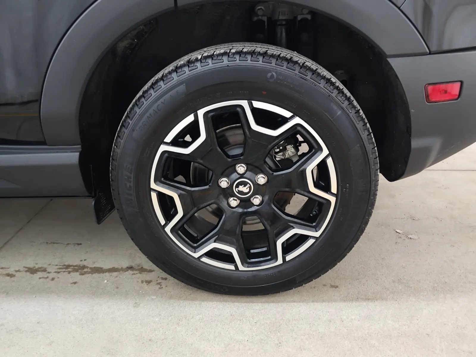 Left Rear Wheel/Tire Photo