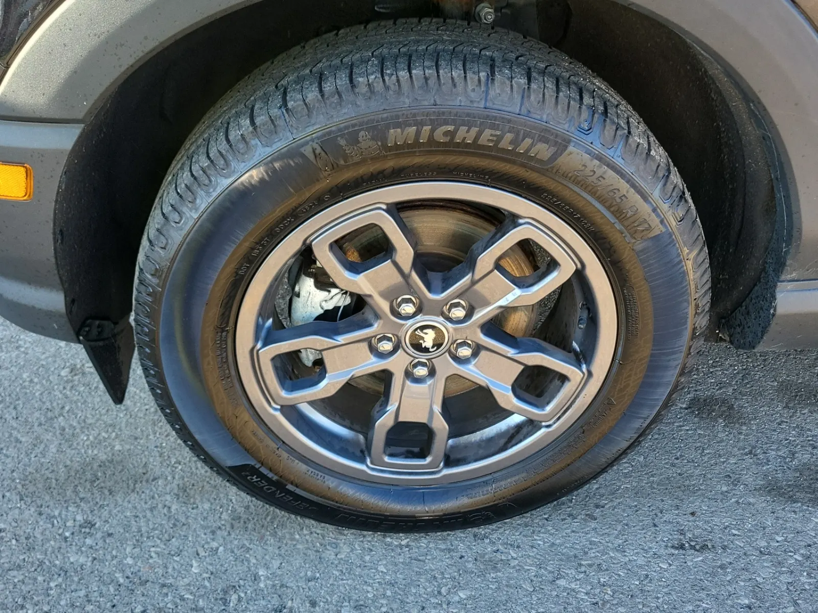 Front driver wheel/tire photo