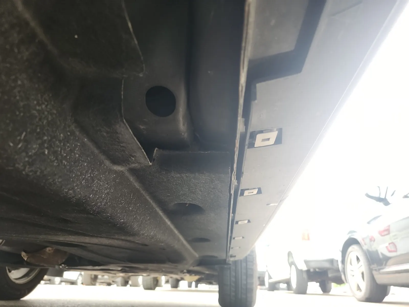 Undercarriage - Passenger Photo
