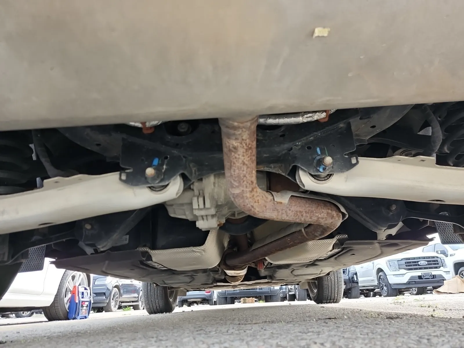 Undercarriage - Rear Photo