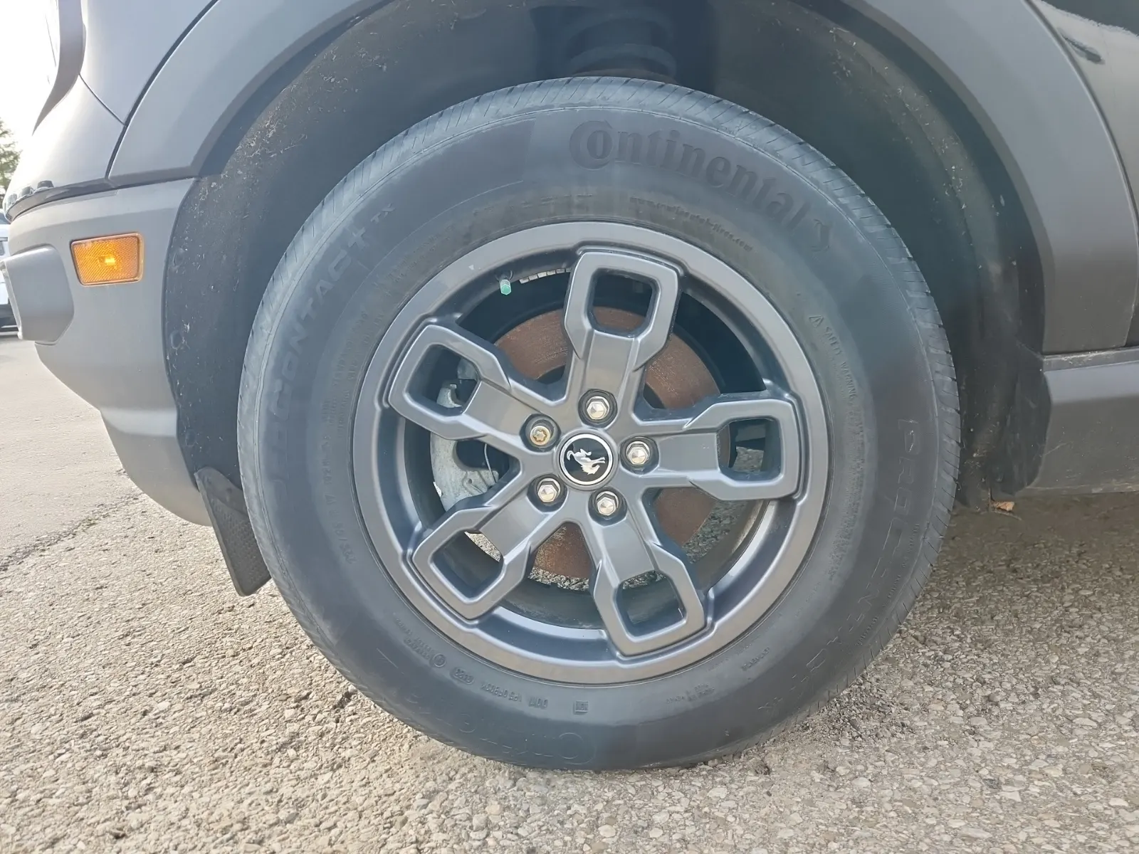 Front driver wheel/tire photo