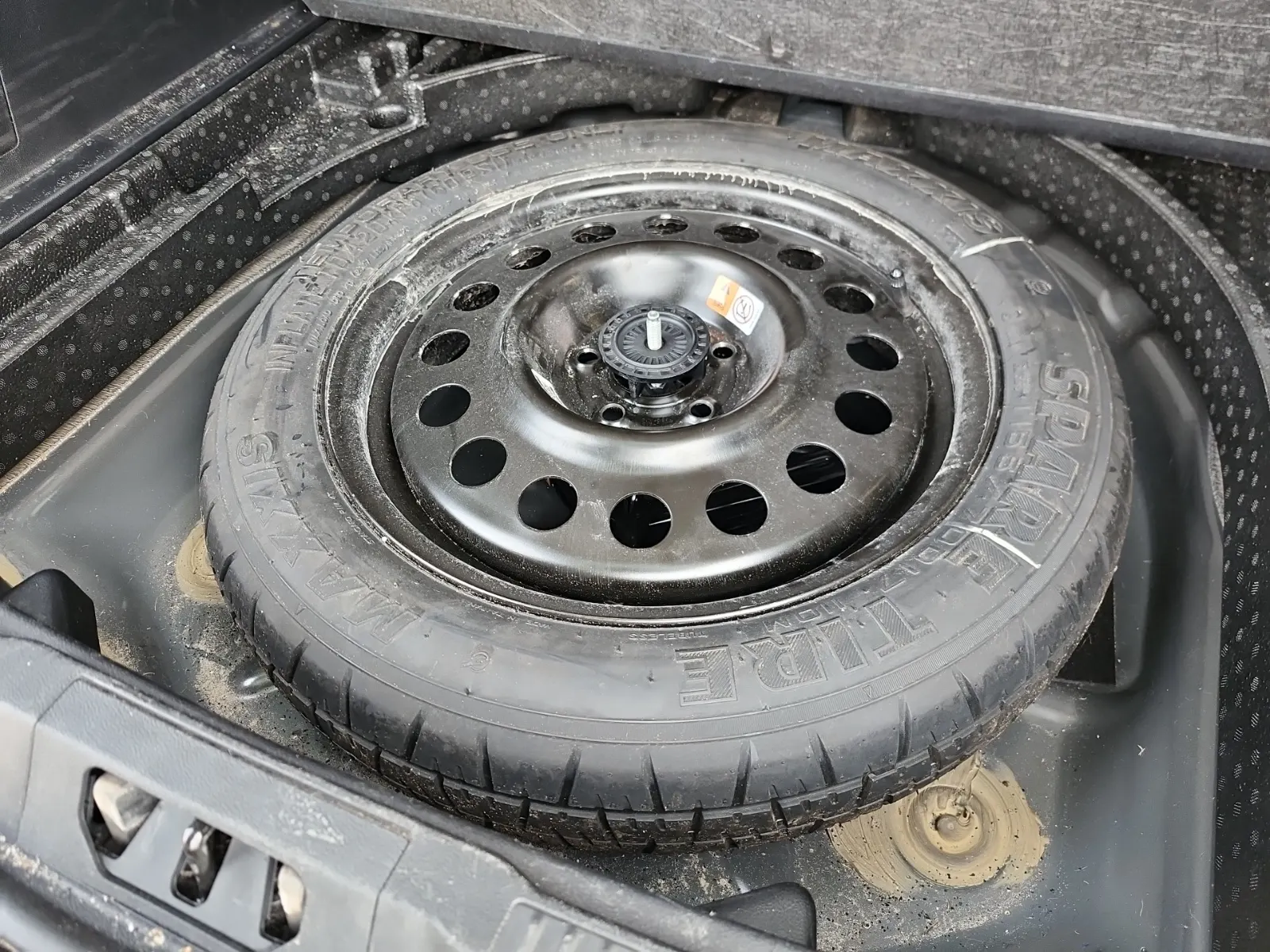 Spare Tire & Wheel Photo