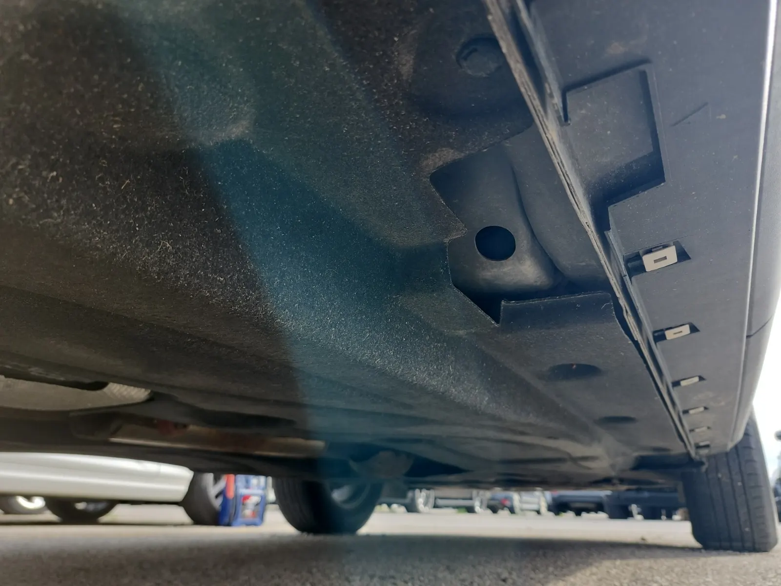 Undercarriage - Passenger Photo