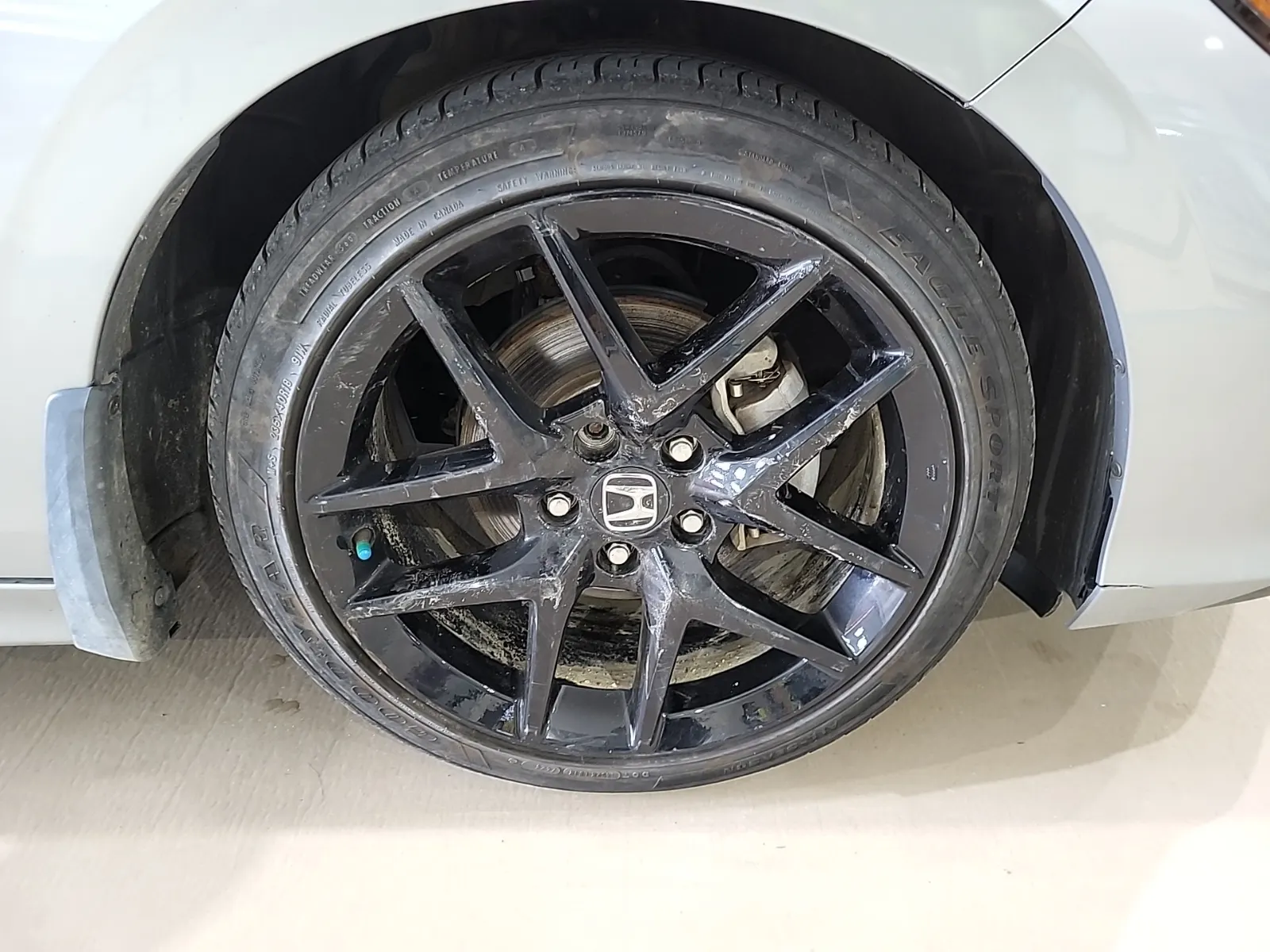 Right Front Wheel/Tire Photo