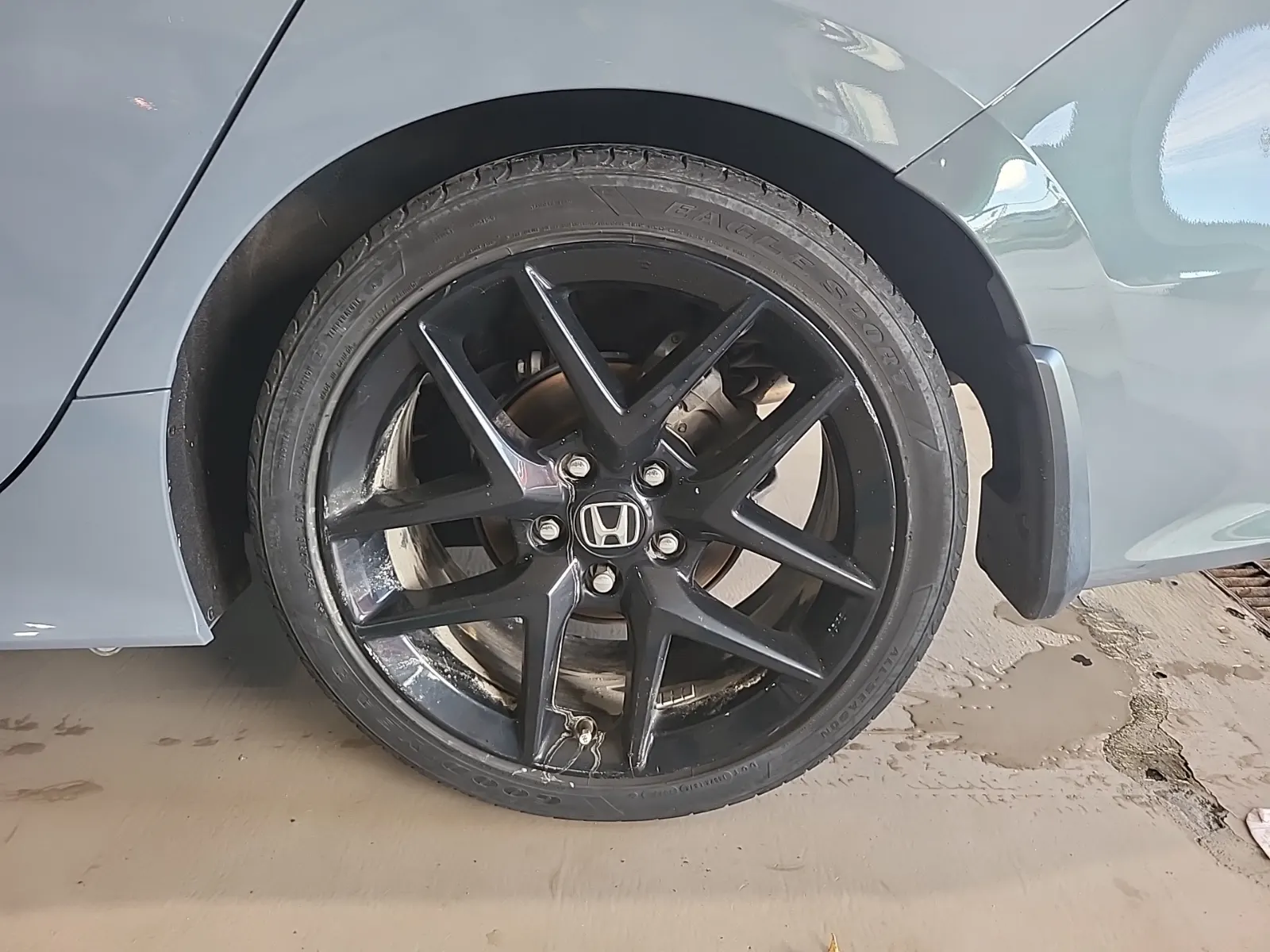 Left Rear Wheel/Tire Photo
