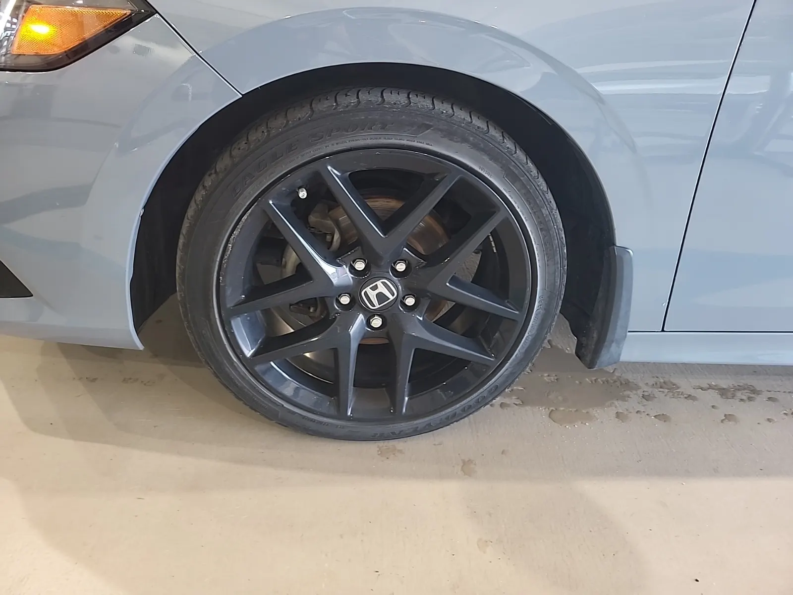 Front driver wheel/tire photo