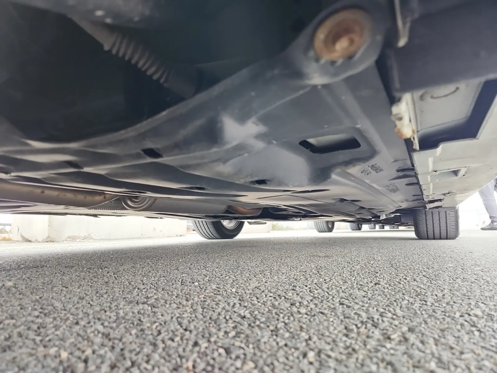 Undercarriage - Passenger Photo