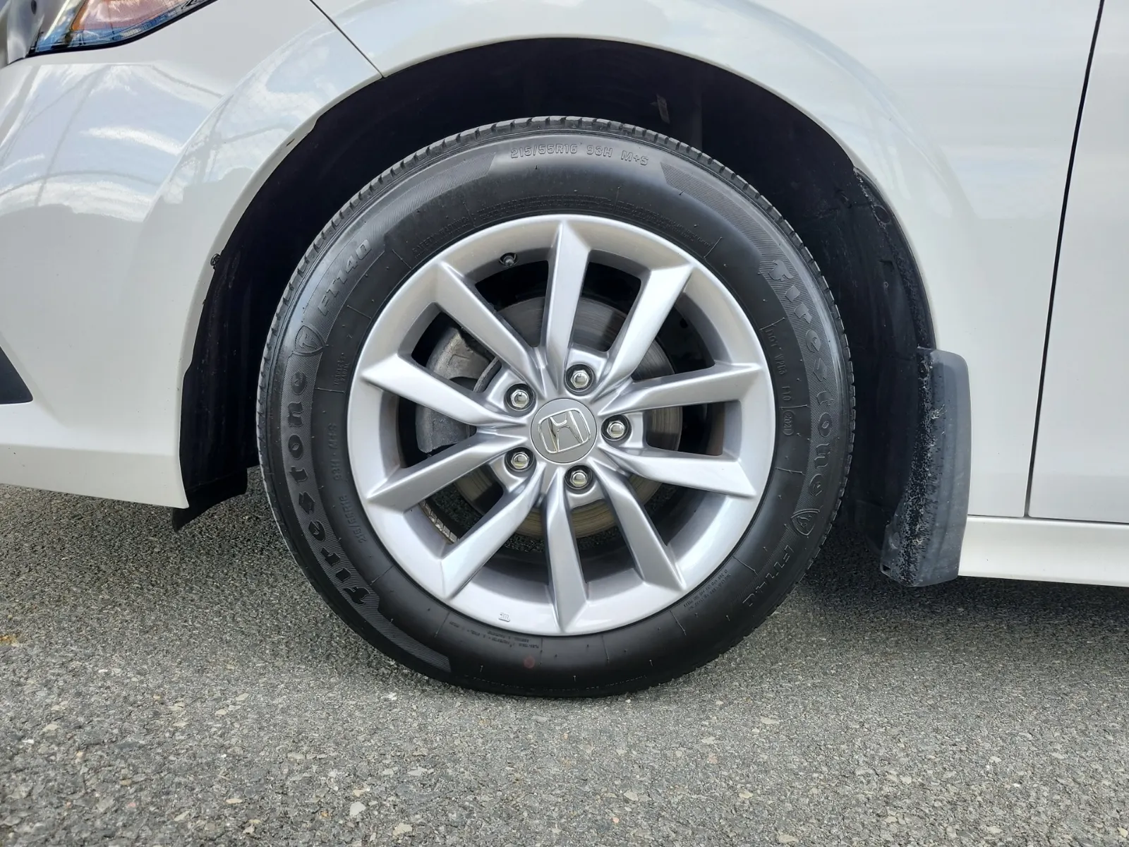 Front driver wheel/tire photo