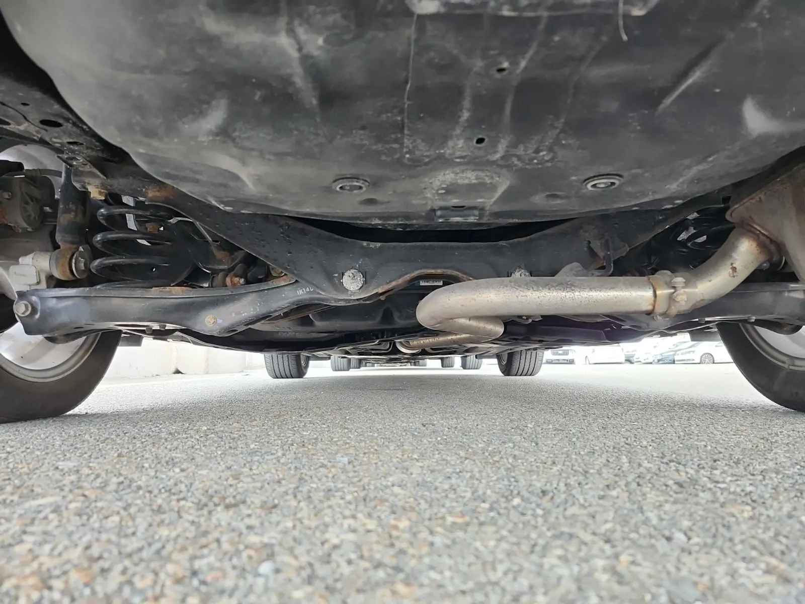 Undercarriage - Rear Photo